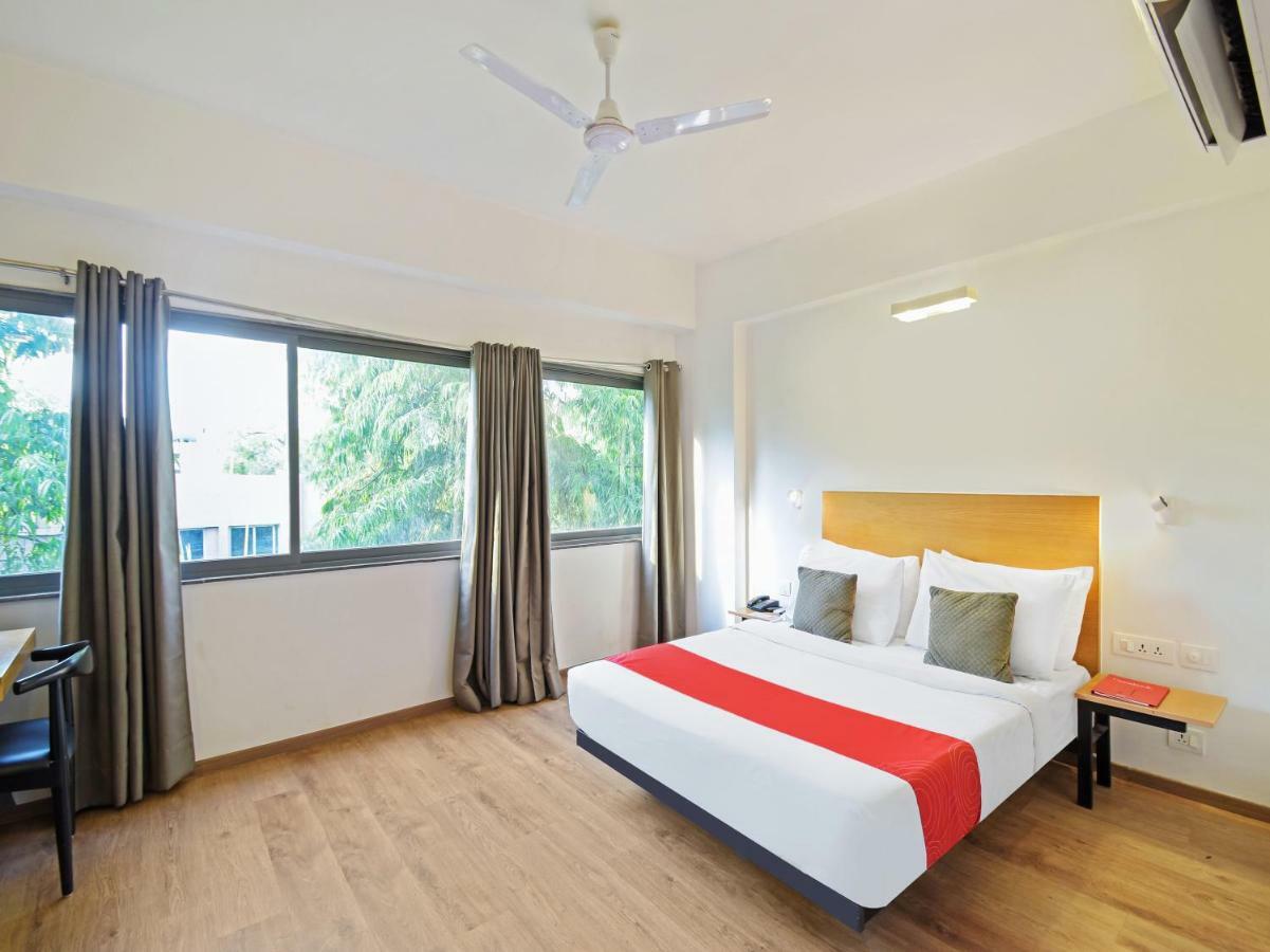 Hotel Oyo Townhouse 30 Ashram Road Ahmedabad