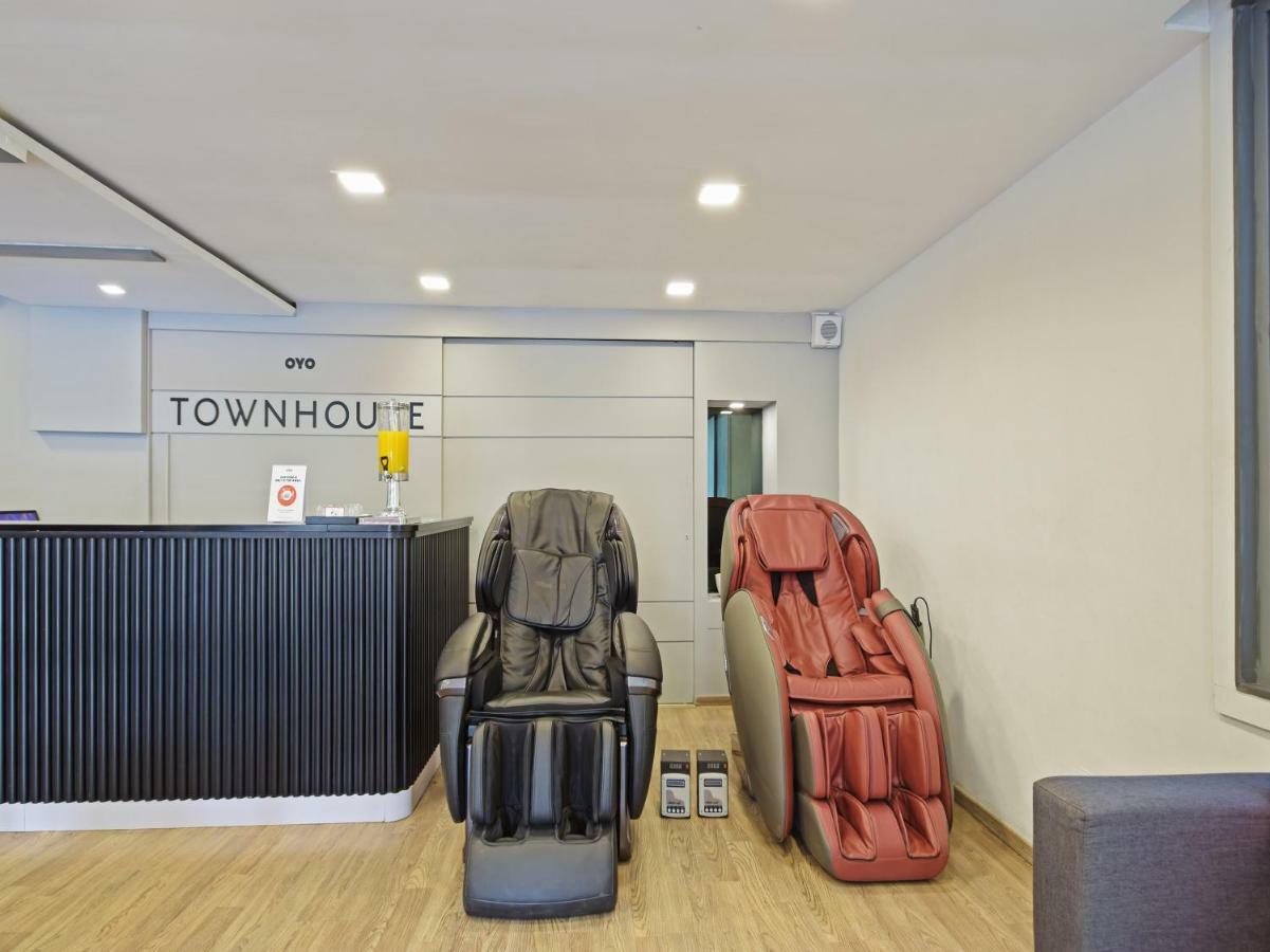Oyo Townhouse 30 Ashram Road Hotel 3*