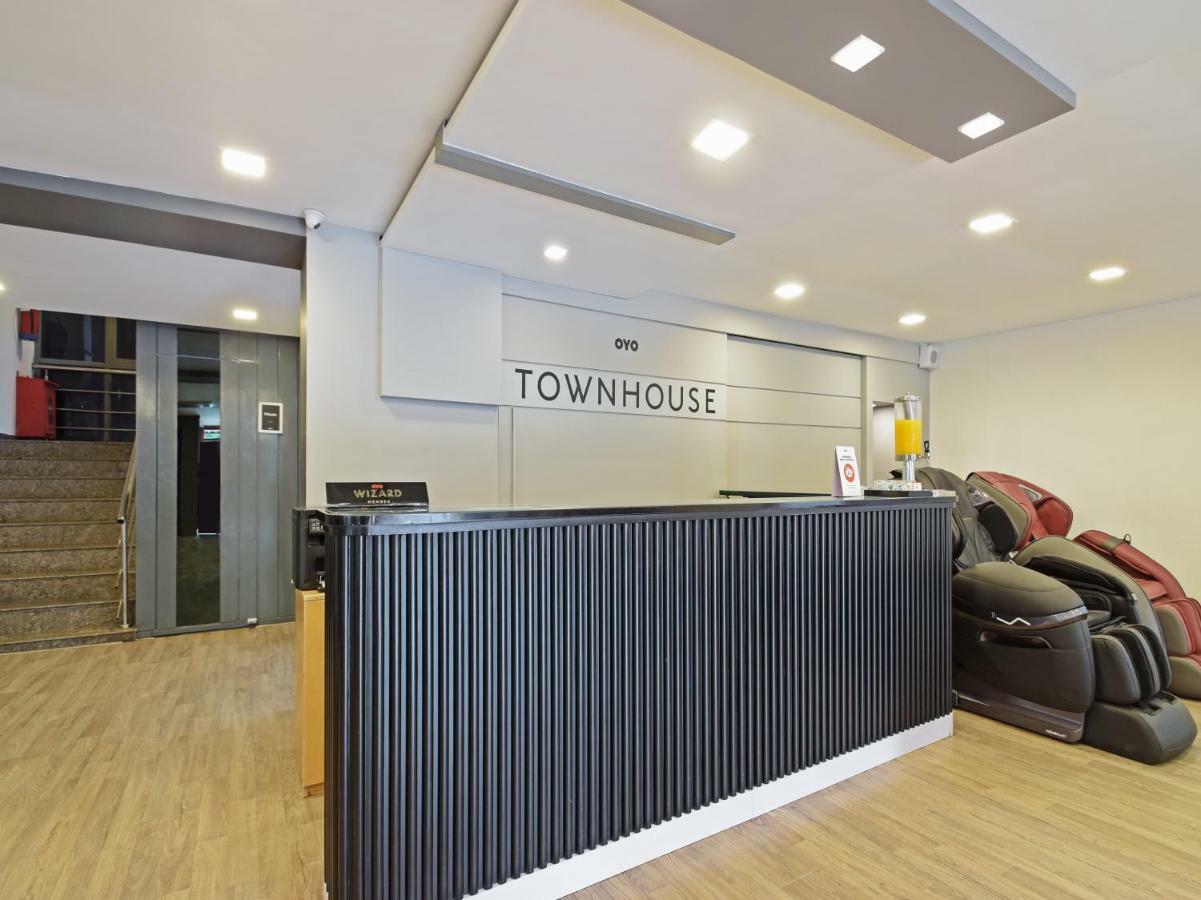Oyo Townhouse 30 Ashram Road Hotel 3*