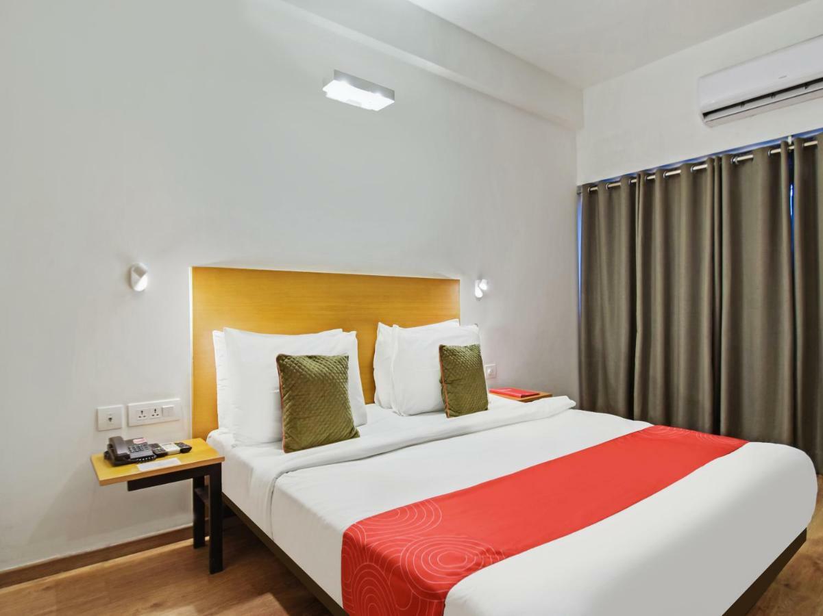 Hotel Oyo Townhouse 30 Ashram Road Ahmedabad