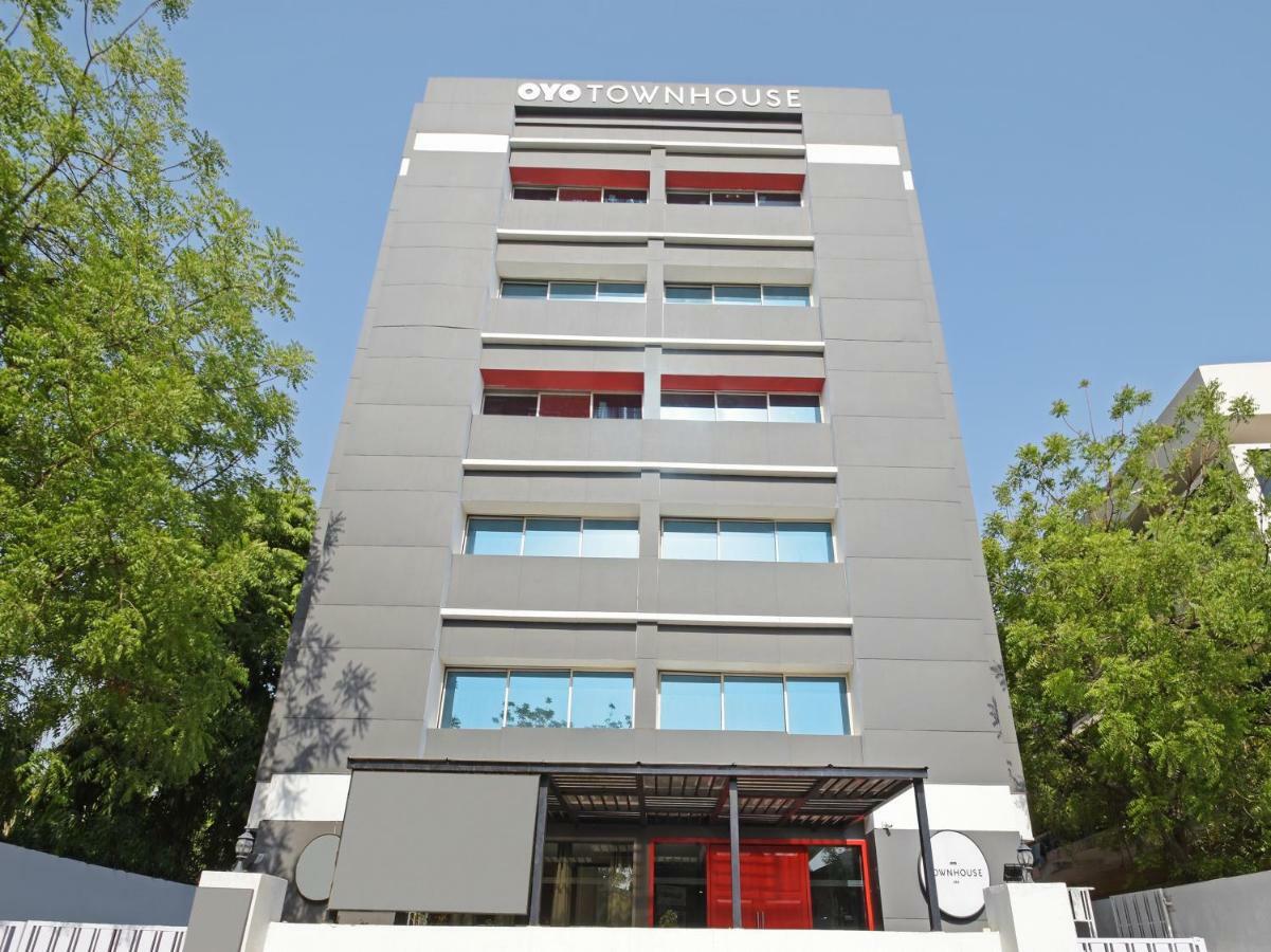 Oyo Townhouse 30 Ashram Road Ahmedabad