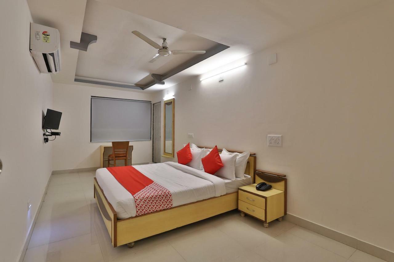 Hotel Oyo Flagship 36844 Riverfront 2*