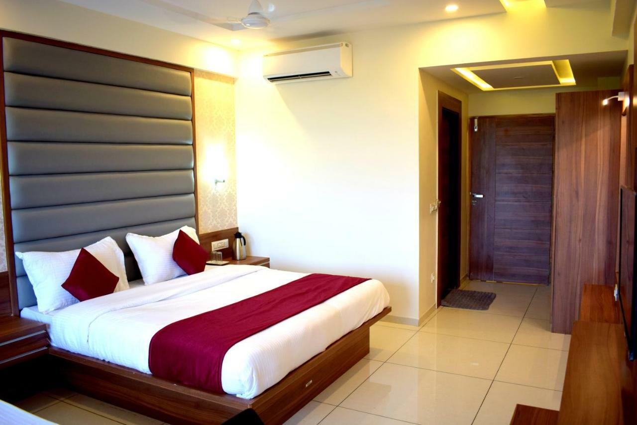 Royal Square By Sky Ahmedabad