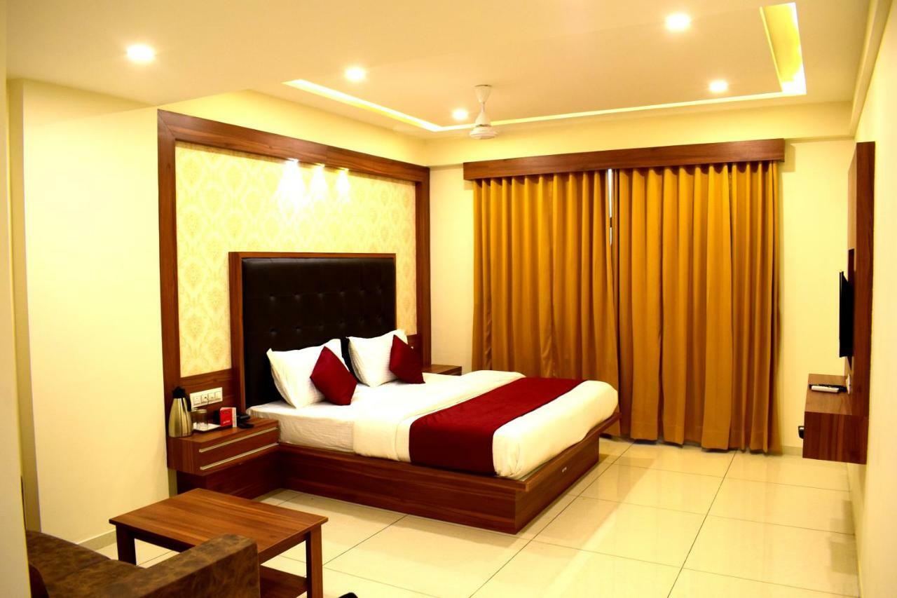 Royal Square By Sky 3* Ahmedabad