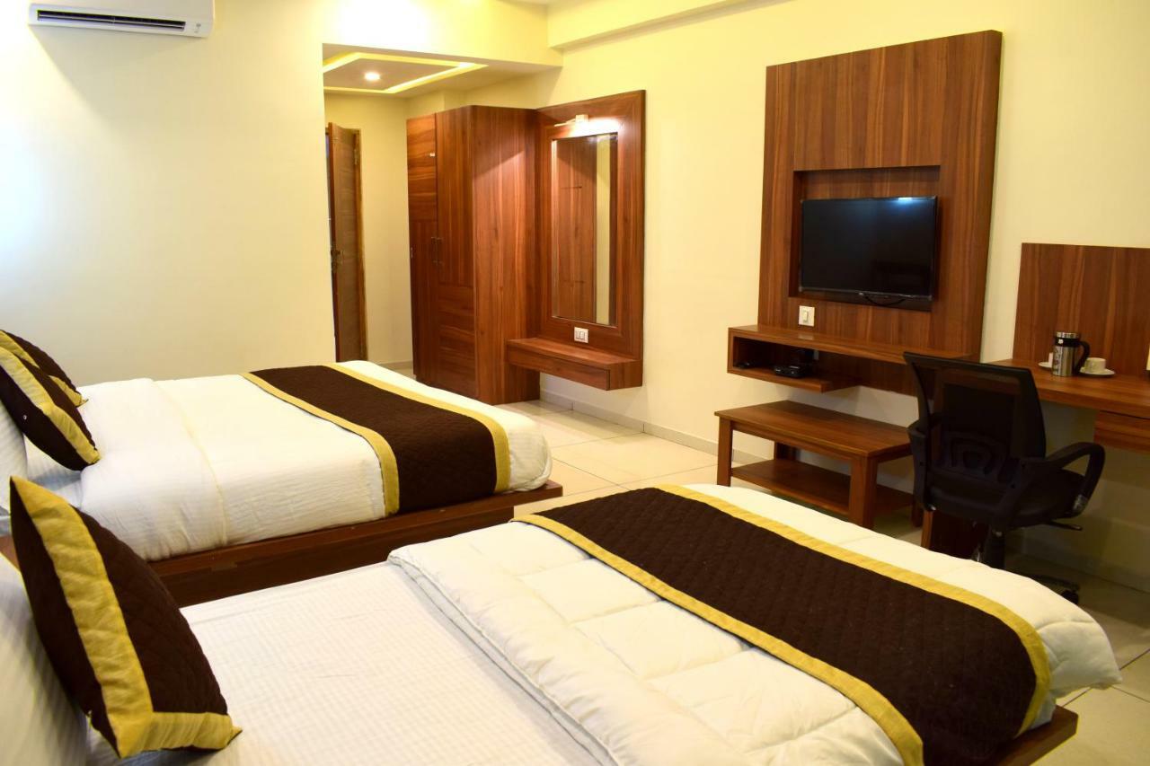 Royal Square By Sky Hotel 3*