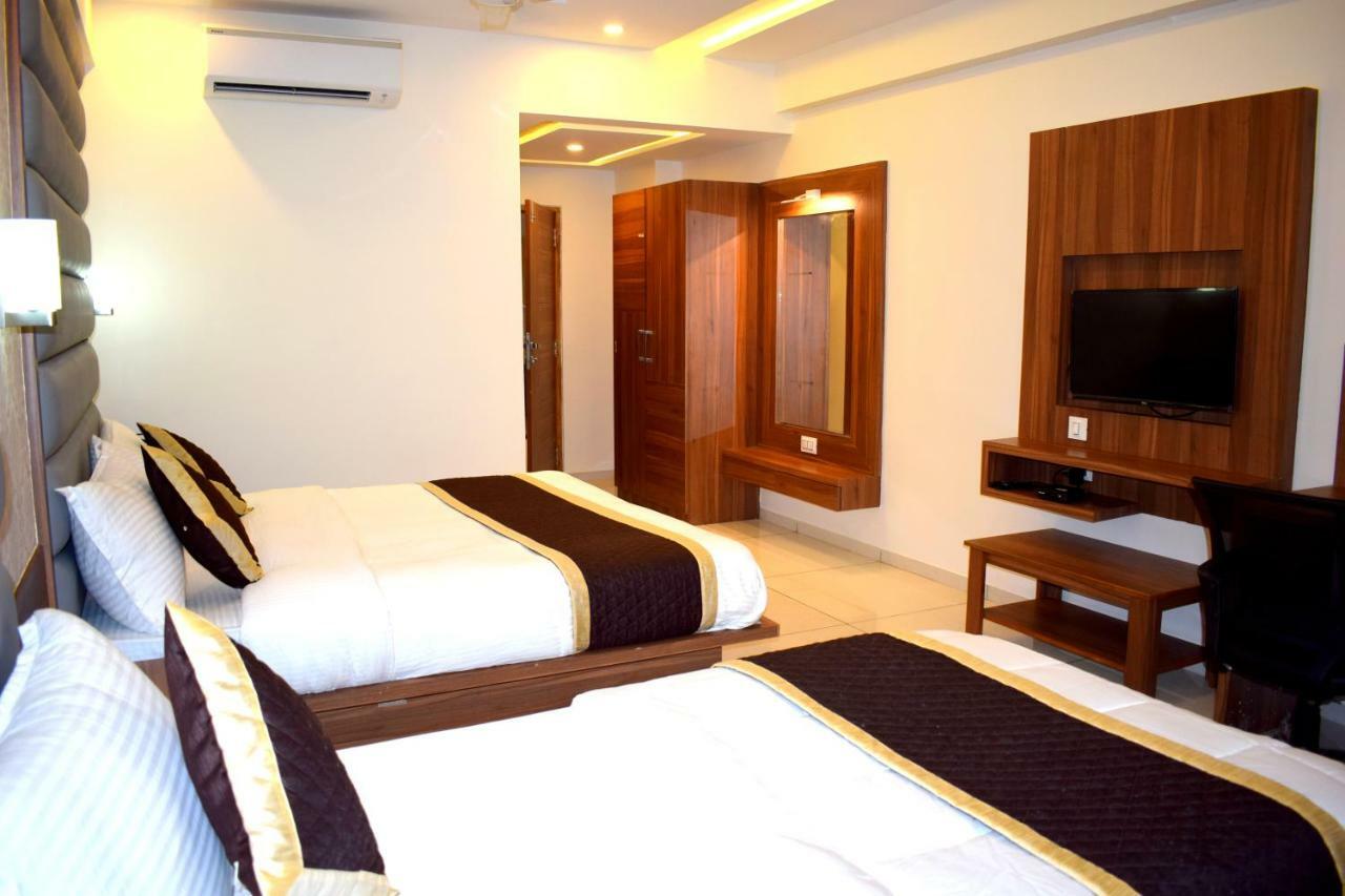 Hotel Royal Square By Sky Ahmedabad