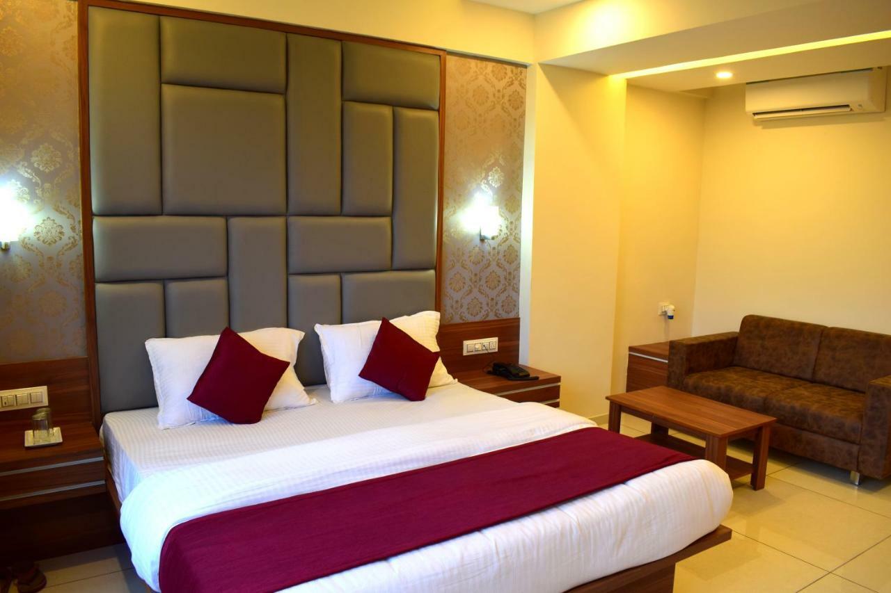 Hotel Royal Square By Sky Ahmedabad