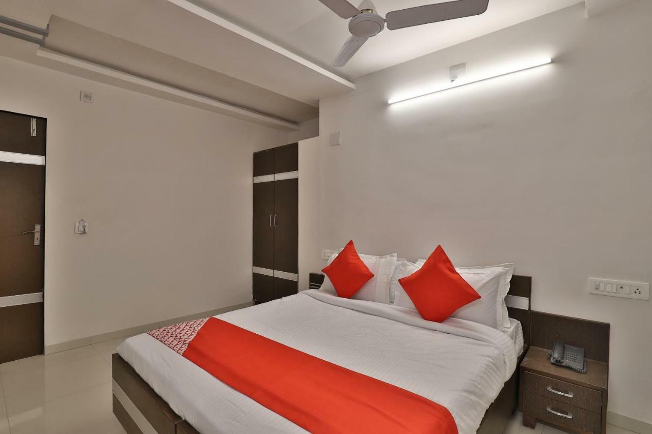 Oyo Flagship 36844 Riverfront Hotel Ahmedabad