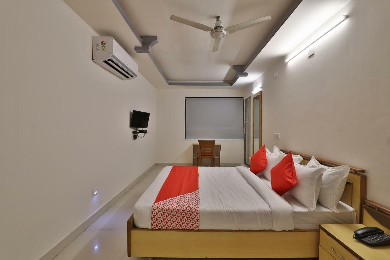 Hotel Oyo Flagship 36844 Riverfront 2*