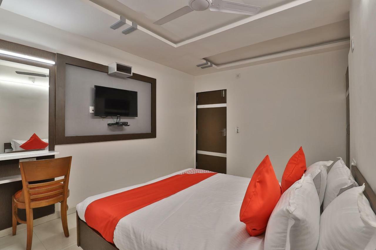 Oyo Flagship 36844 Riverfront Hotel