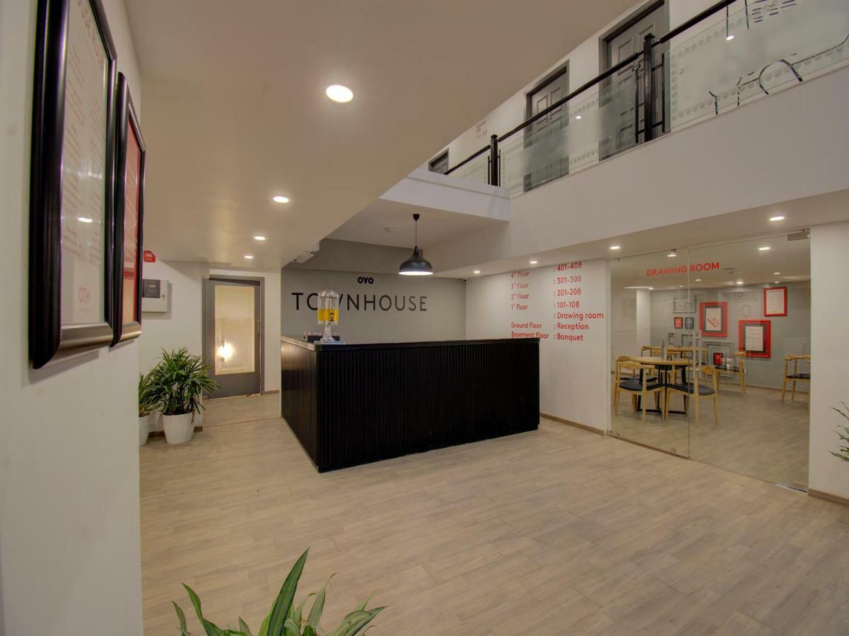 Hotel Oyo Townhouse 150 Shreyas Colony Ahmedabad