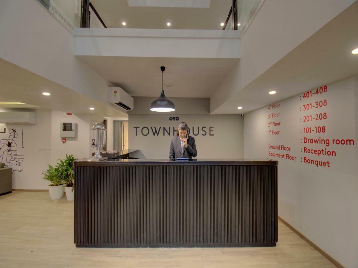 Hotel Oyo Townhouse 150 Shreyas Colony Ahmedabad