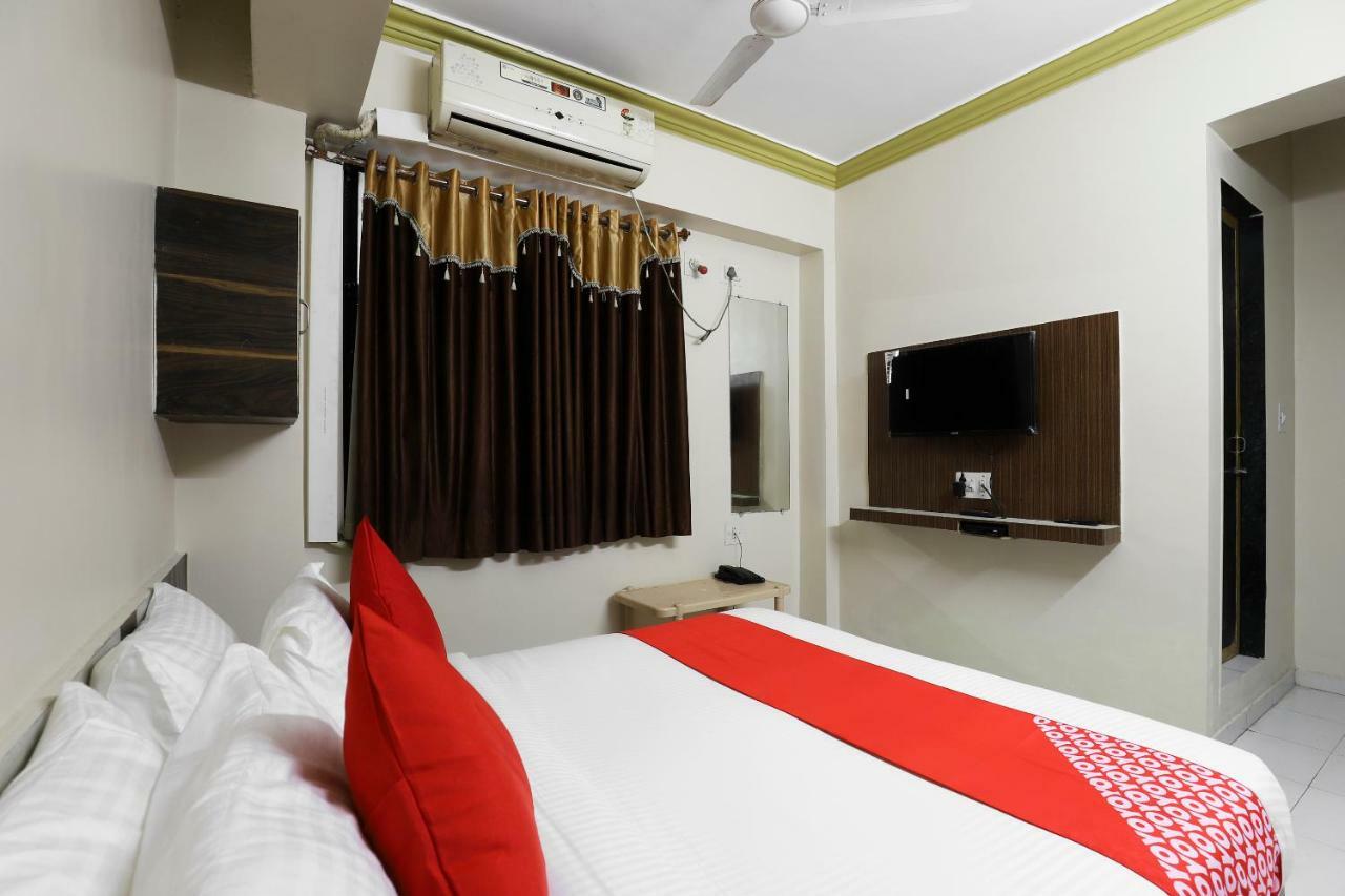 Oyo 49056 Anjali Ahmedabad