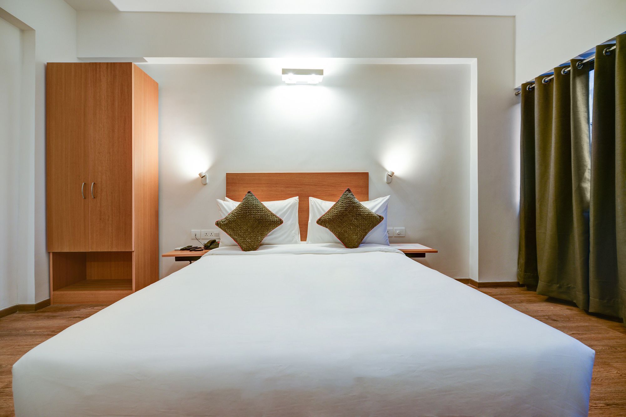 Oyo Townhouse 30 Ashram Road Hotel Ahmedabad