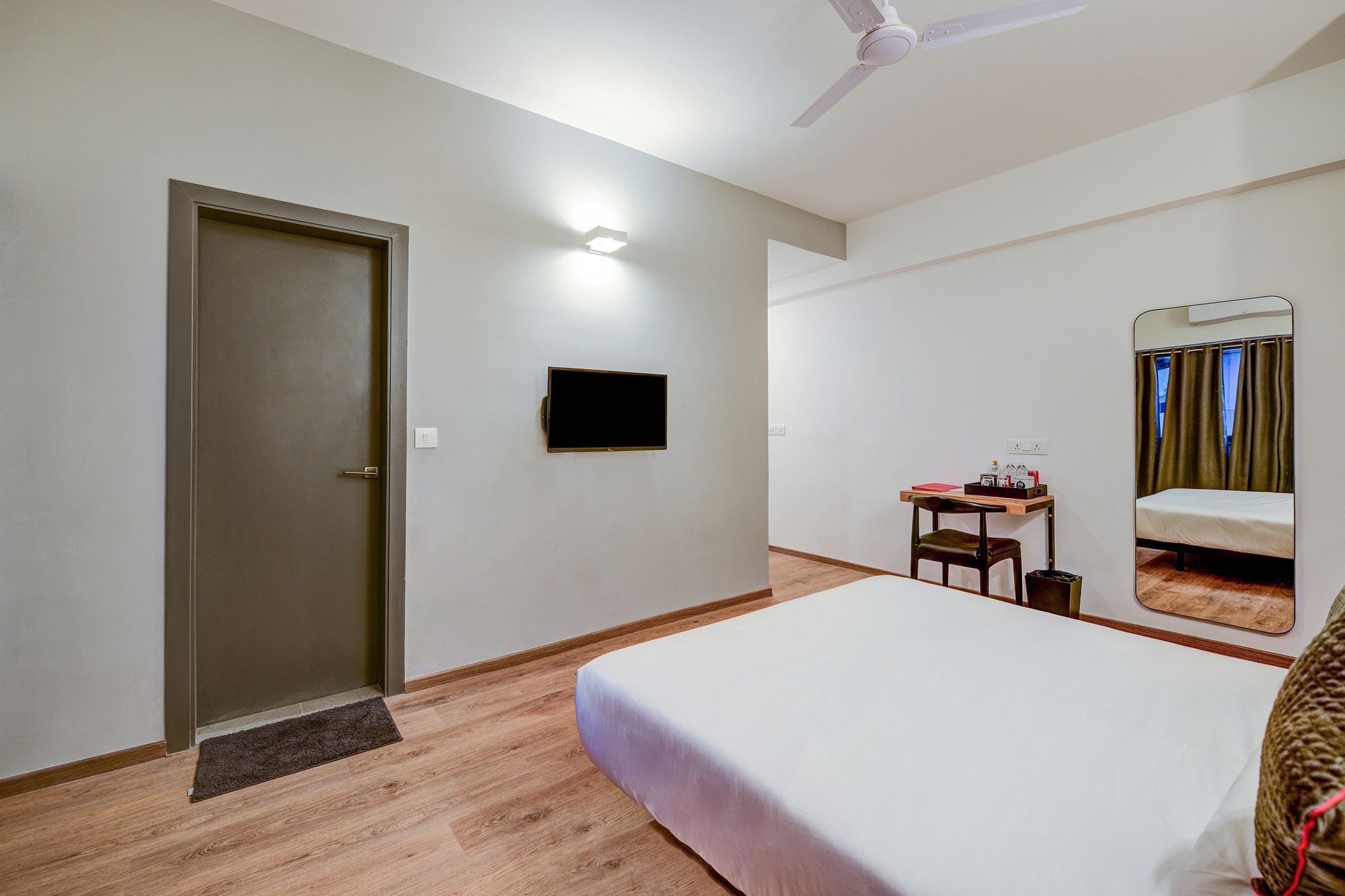 Oyo Townhouse 30 Ashram Road Hotel