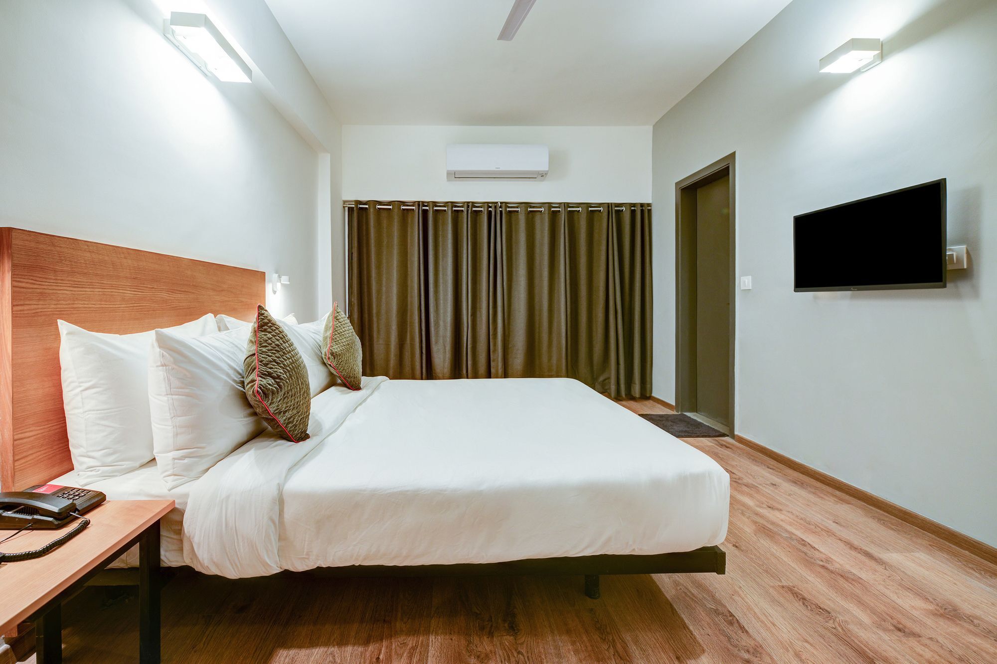 Oyo Townhouse 30 Ashram Road Hotel 3*