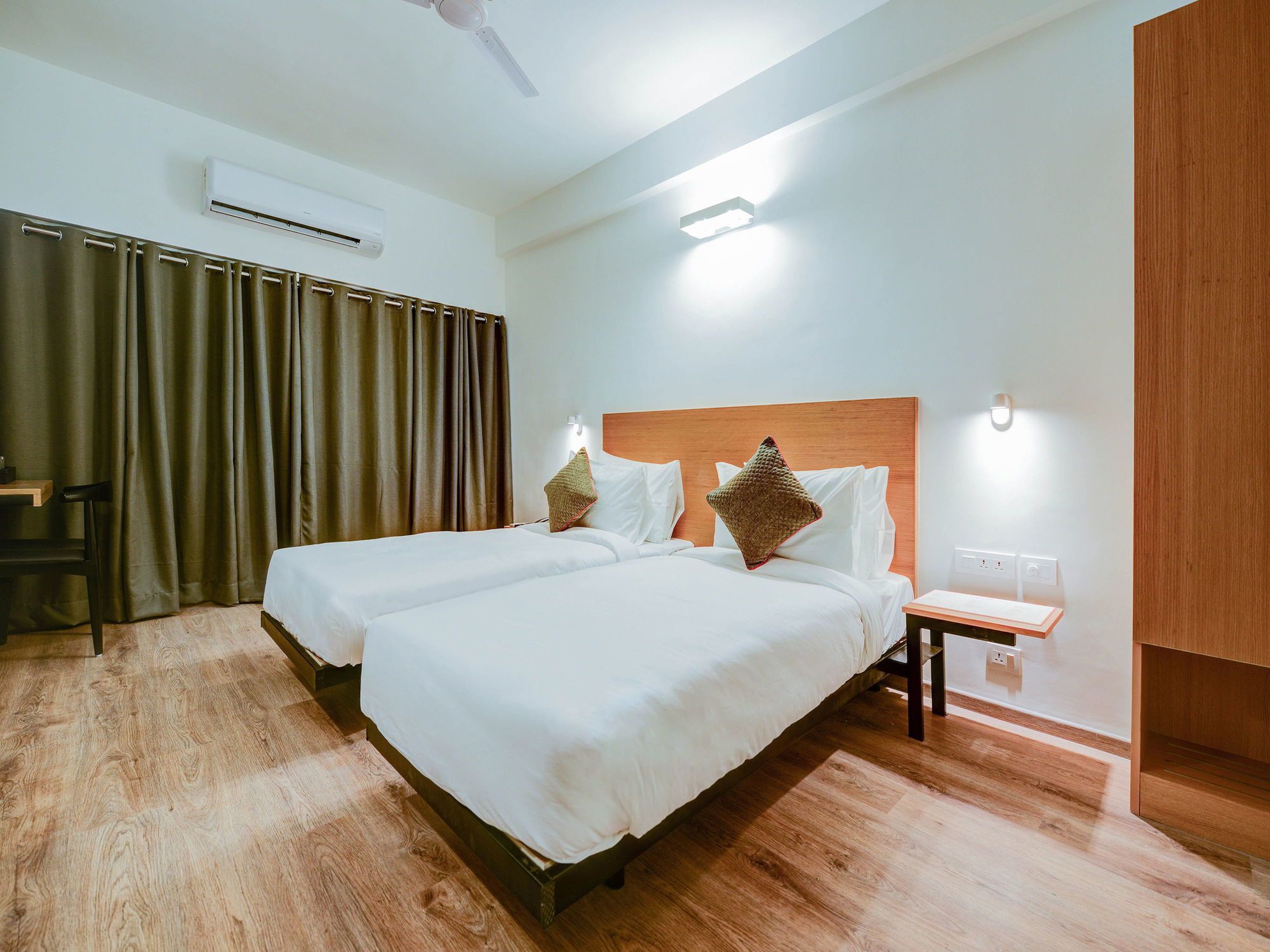 Oyo Townhouse 30 Ashram Road Ahmedabad