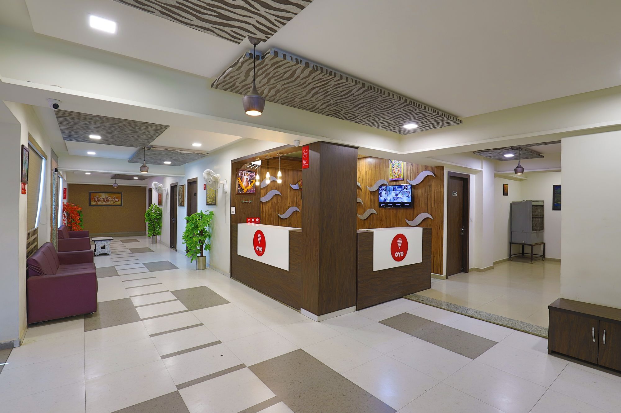 Oyo 9238 Meet Palace Ahmedabad