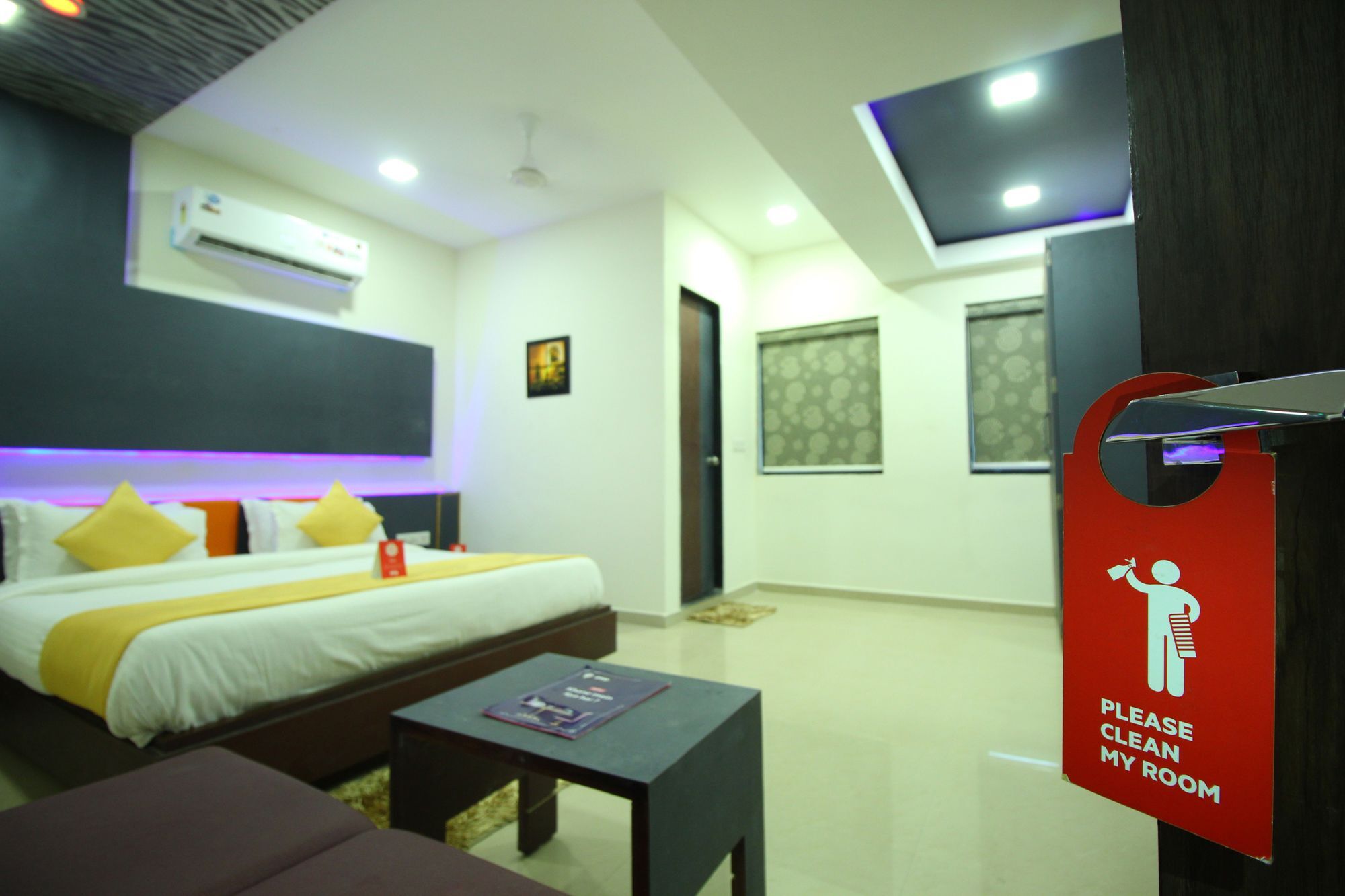 Hotel Oyo 9238 Meet Palace