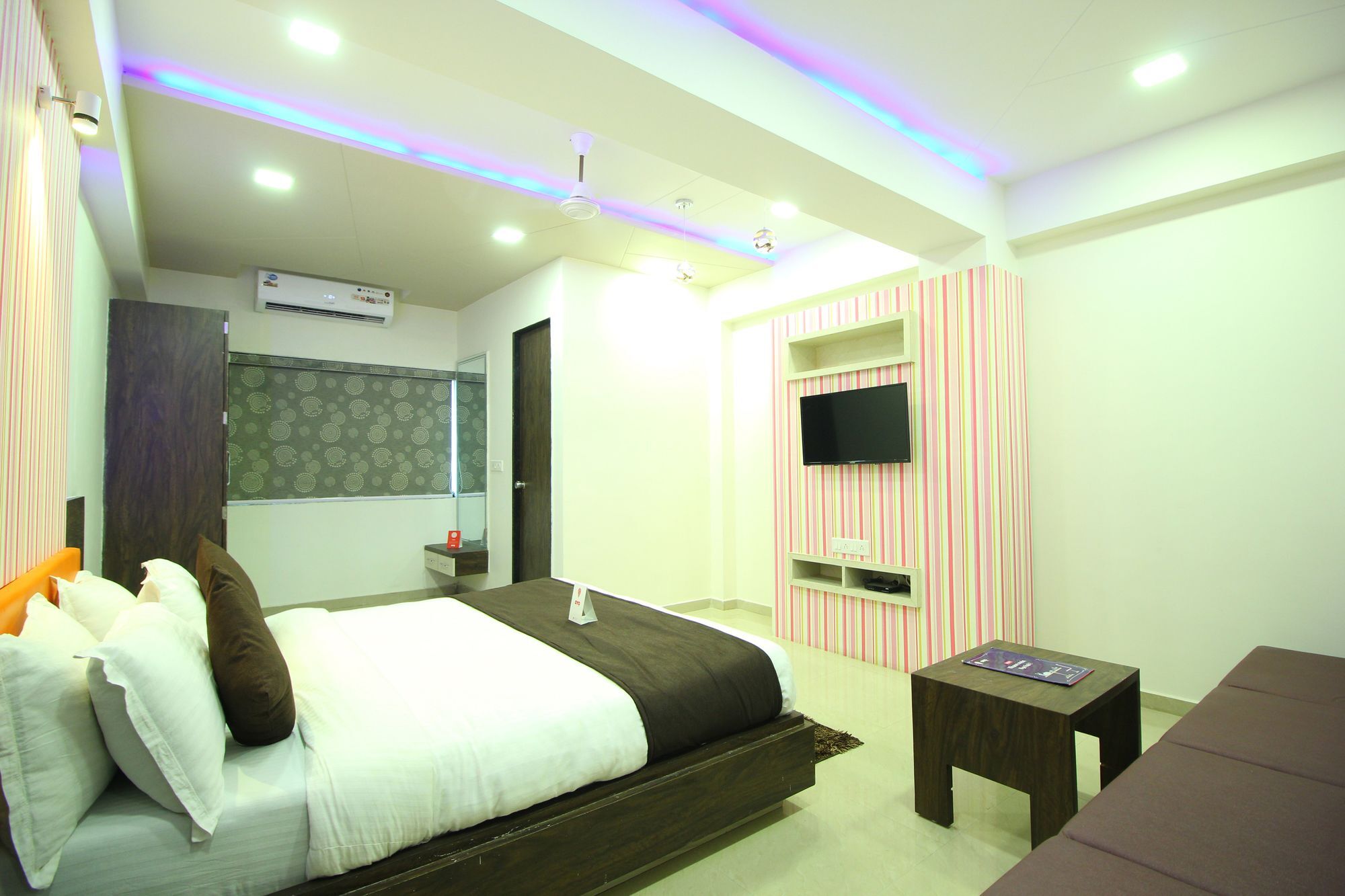 Oyo 9238 Meet Palace Hotel 2*