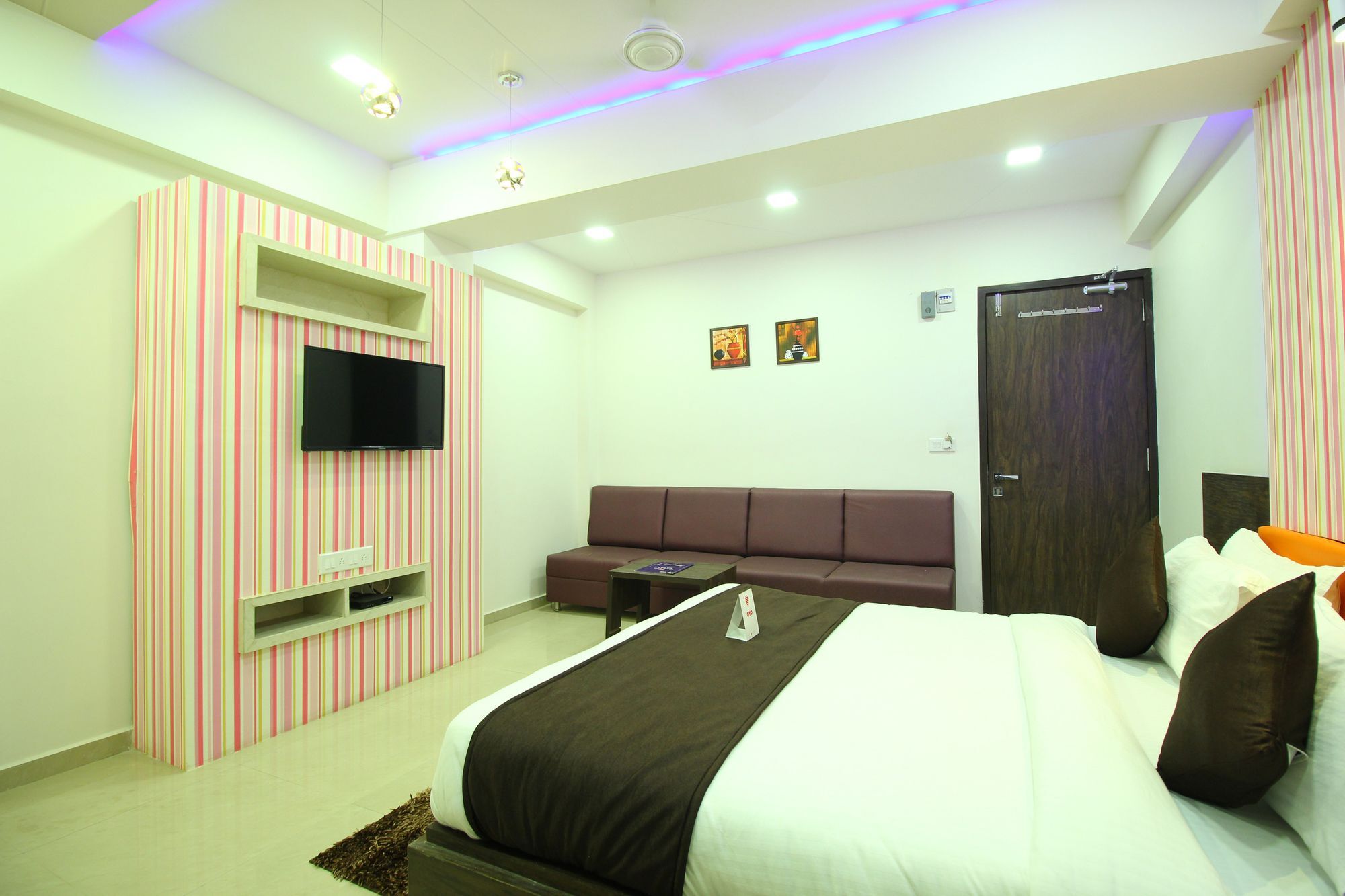 Hotel Oyo 9238 Meet Palace Ahmedabad
