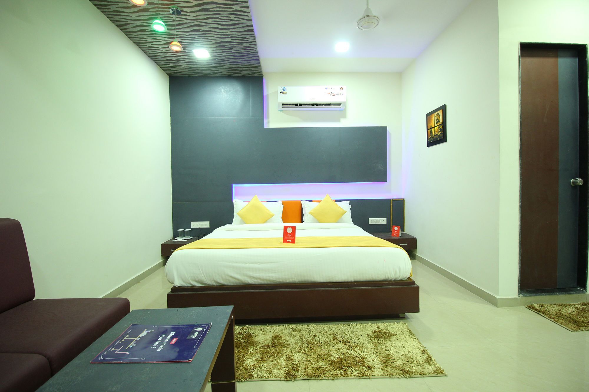 Oyo 9238 Meet Palace Ahmedabad