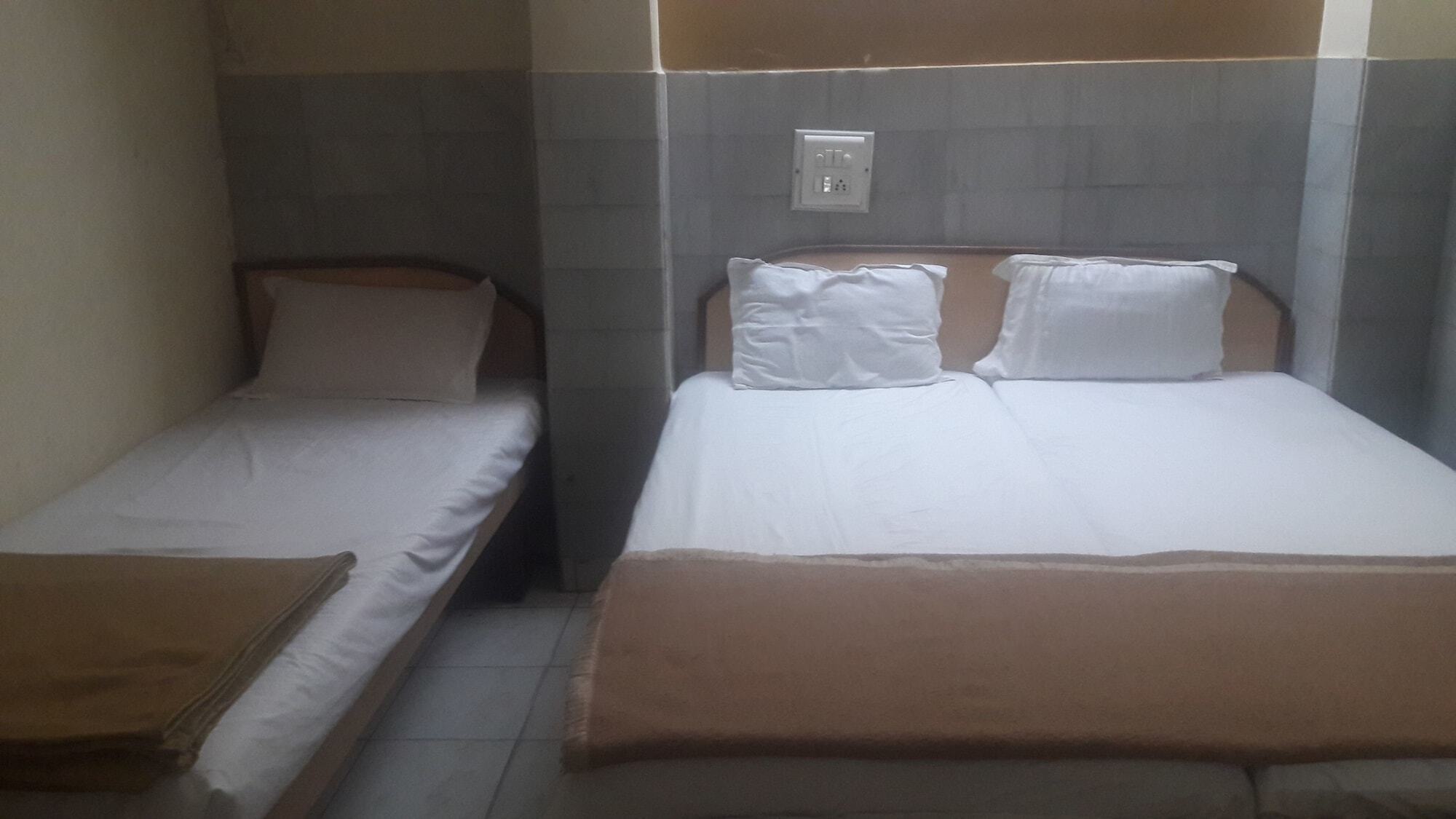 Suvidha Hotel *
