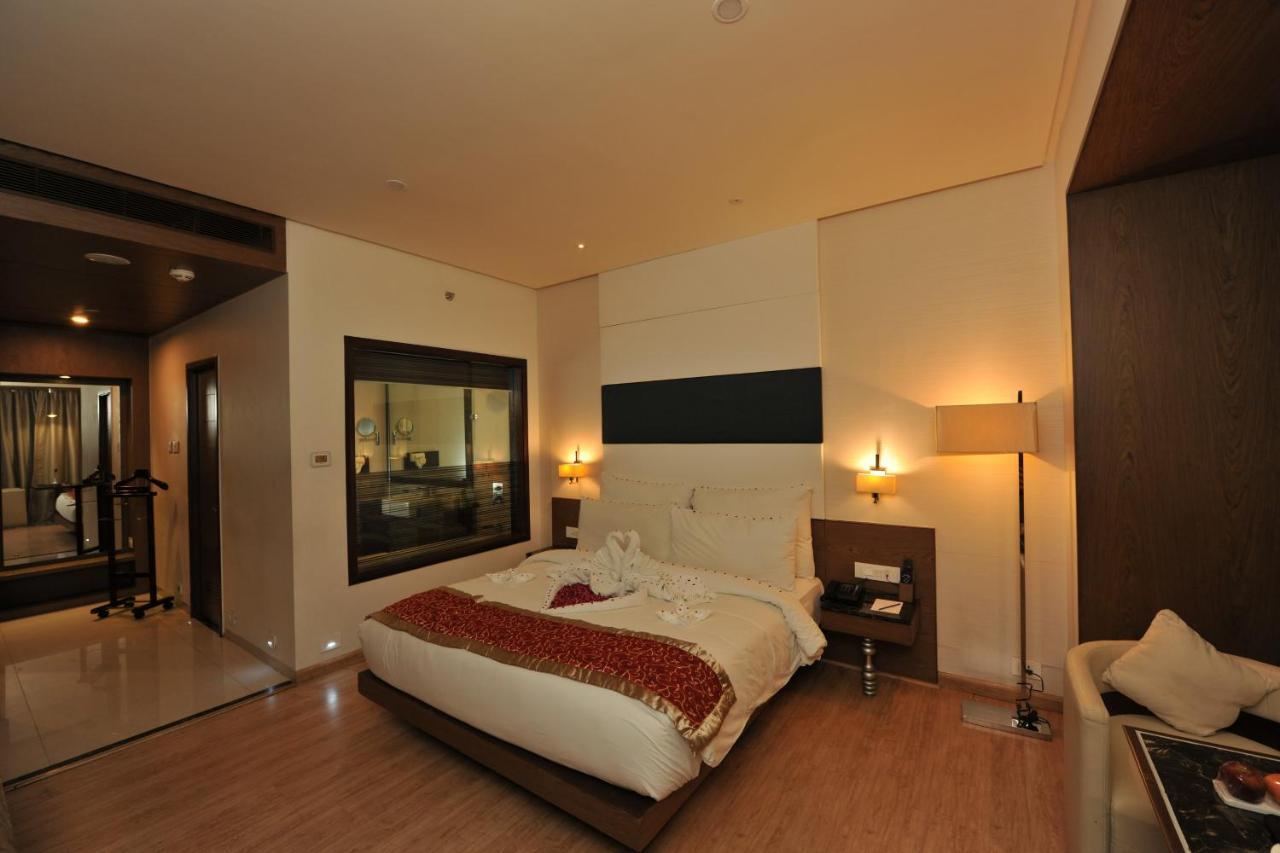 Hotel Narayani Heights, Ahmedabad