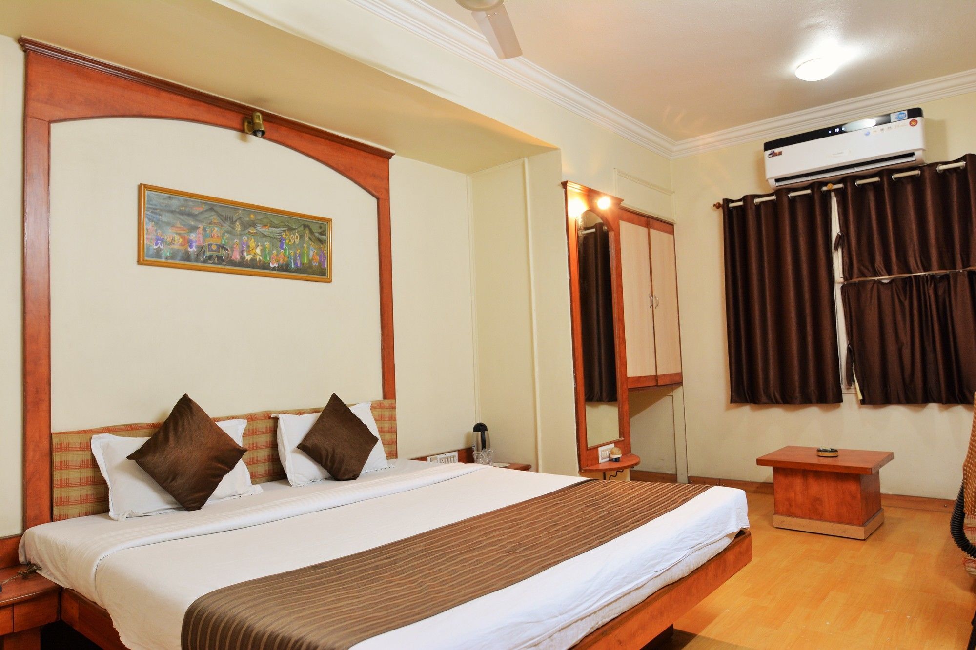 Sahaj Palace Hotel Ahmedabad