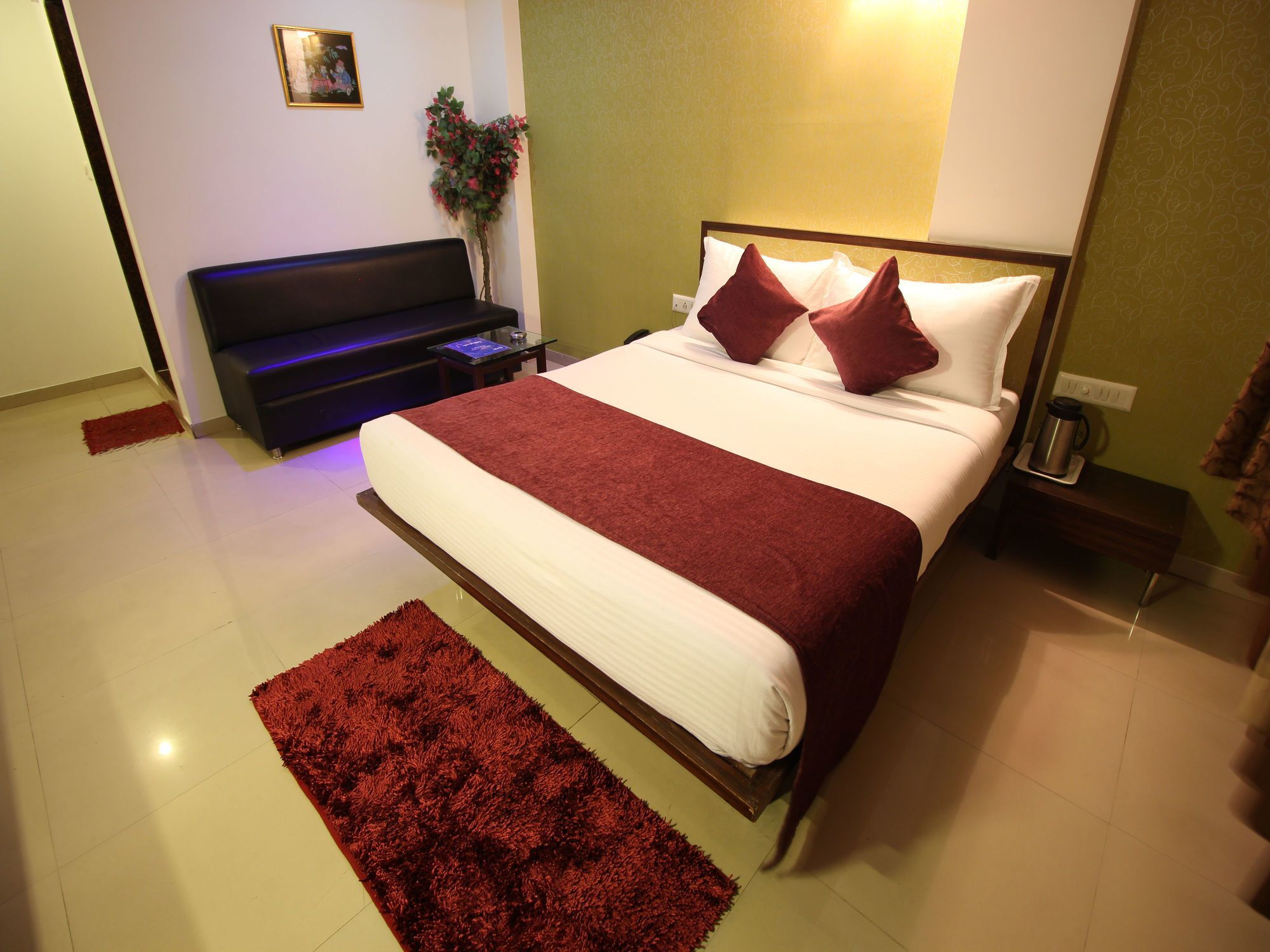 Hotel Oyo 2485 Kalash Ahmedabad