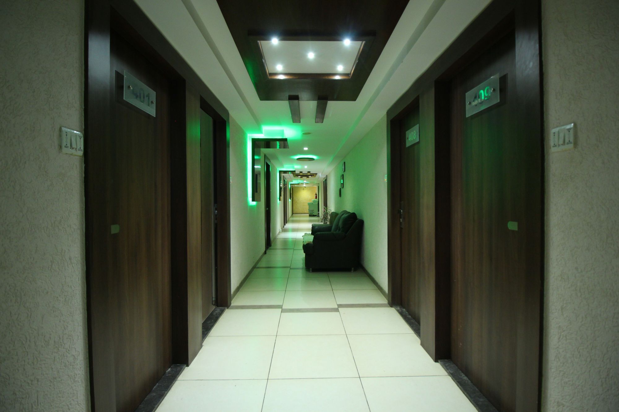 Hotel Oyo 4161 Shailly Ahmedabad