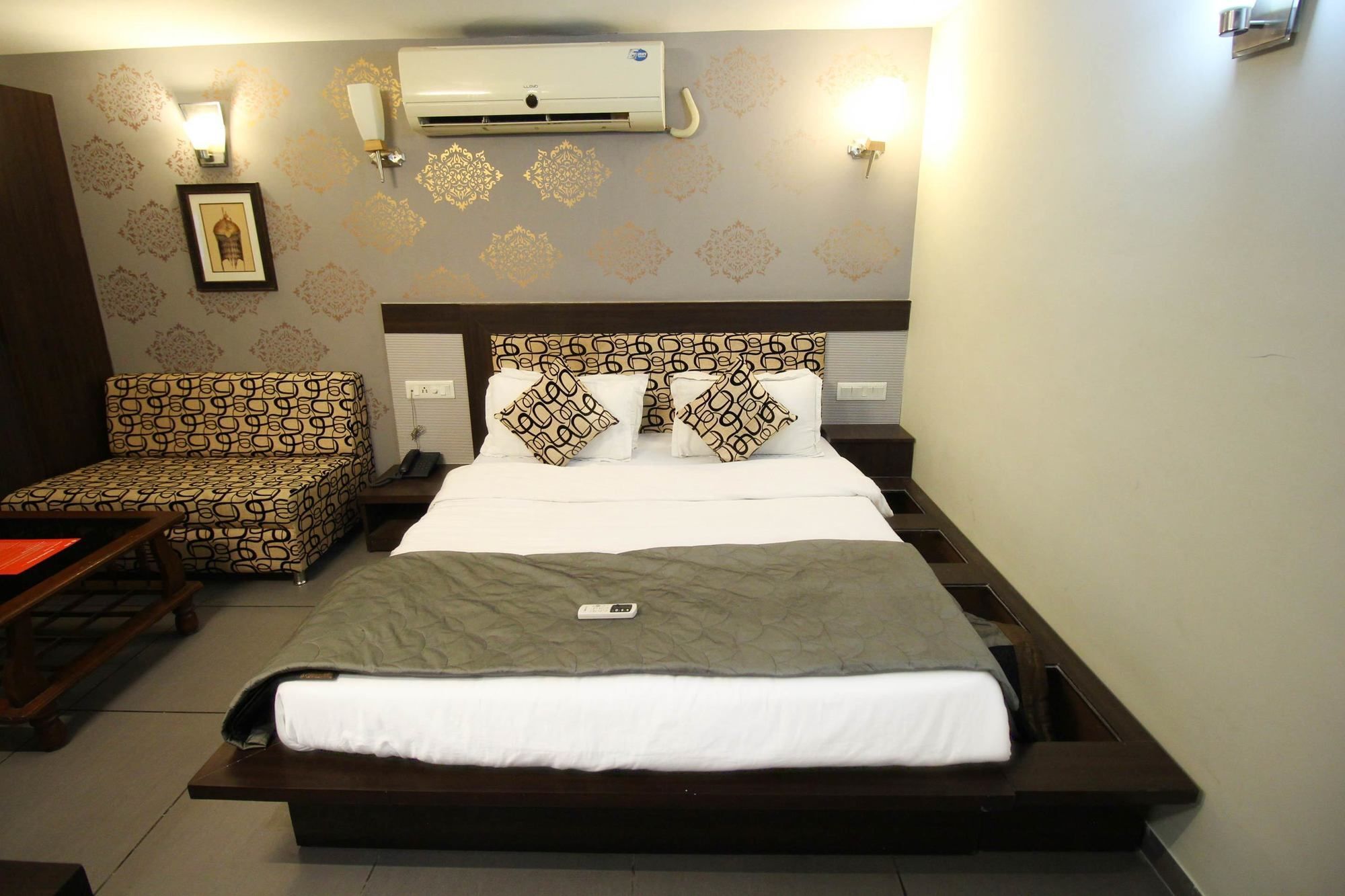 Oyo 4161 Shailly Ahmedabad