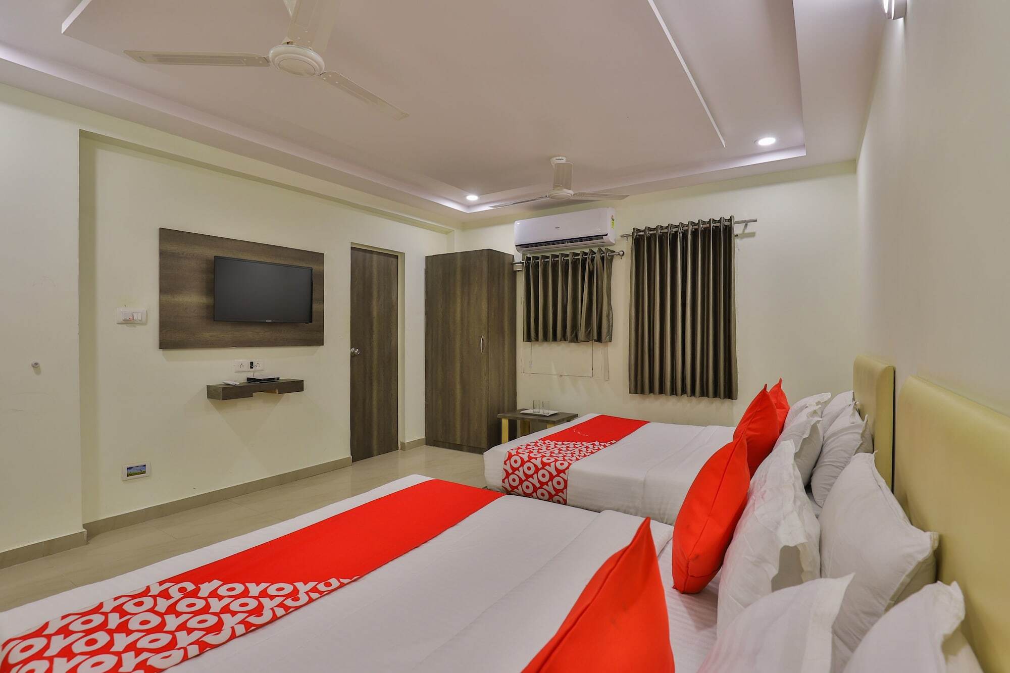 Oyo 26999 Sg Hotel Ahmedabad