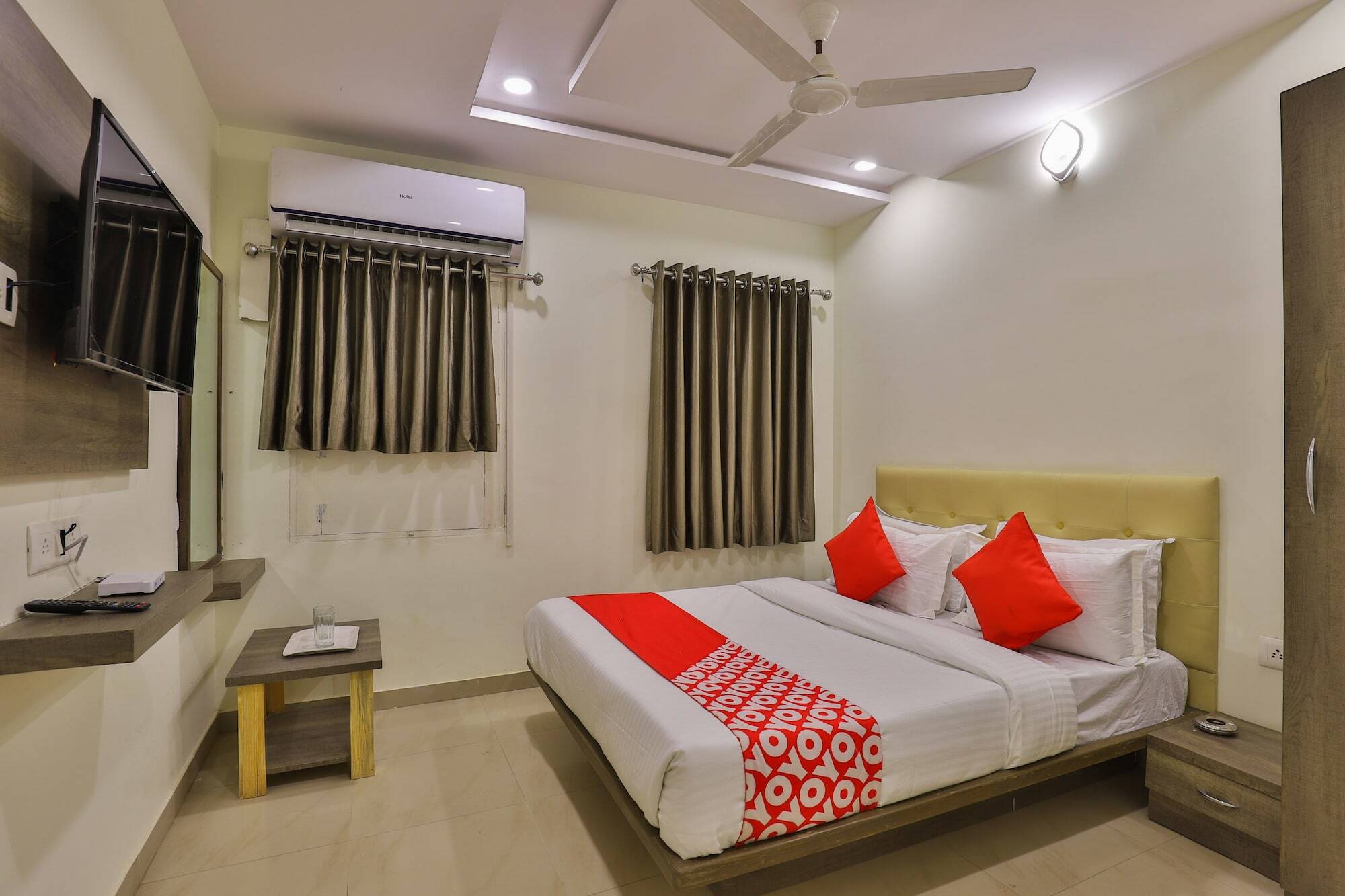 Oyo 26999 Sg Hotel Ahmedabad