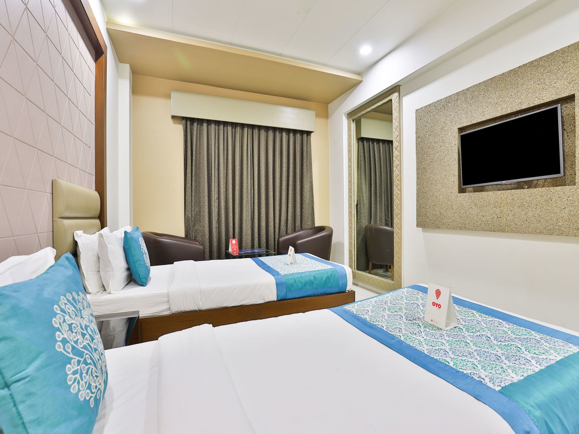 Oyo 13253 The Grand Vinayak Hotel Ahmedabad