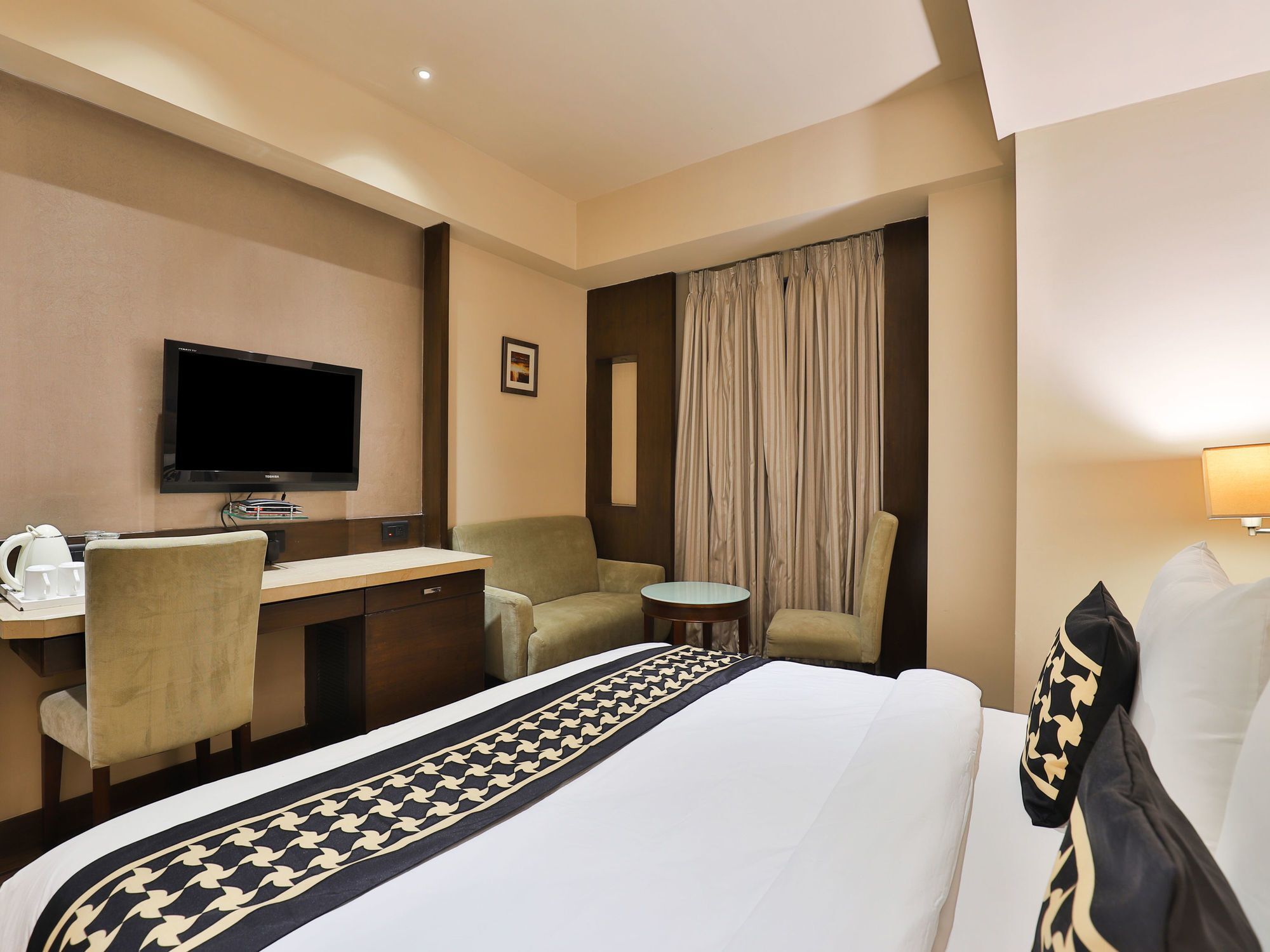Edition O 30006 Ambawadi Hotel