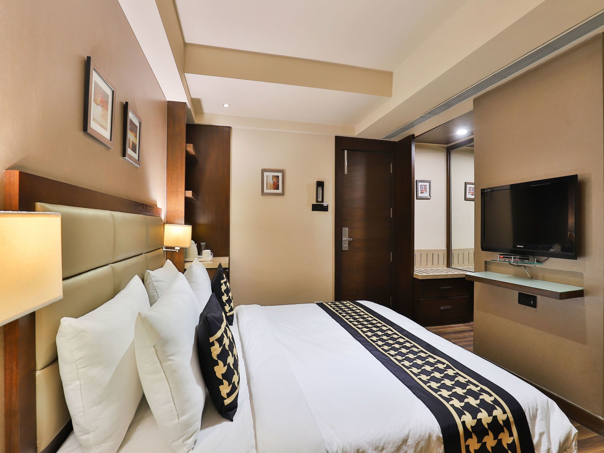 Edition O 30006 Ambawadi Hotel Ahmedabad