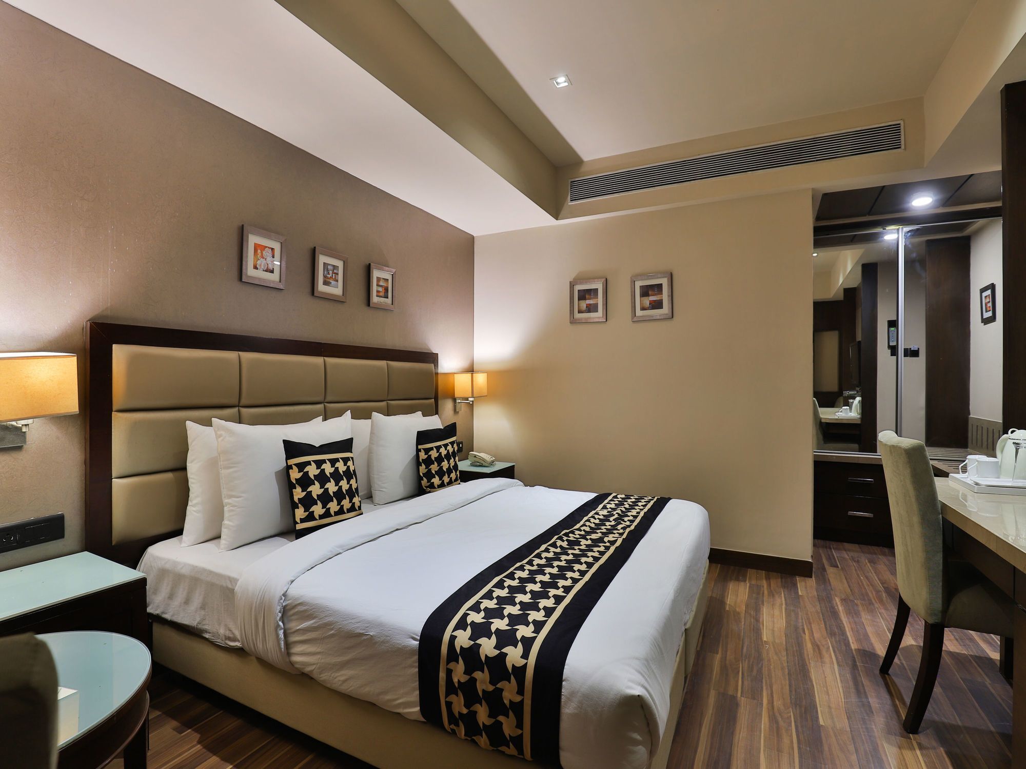 Hotel Edition O 30006 Ambawadi 3*