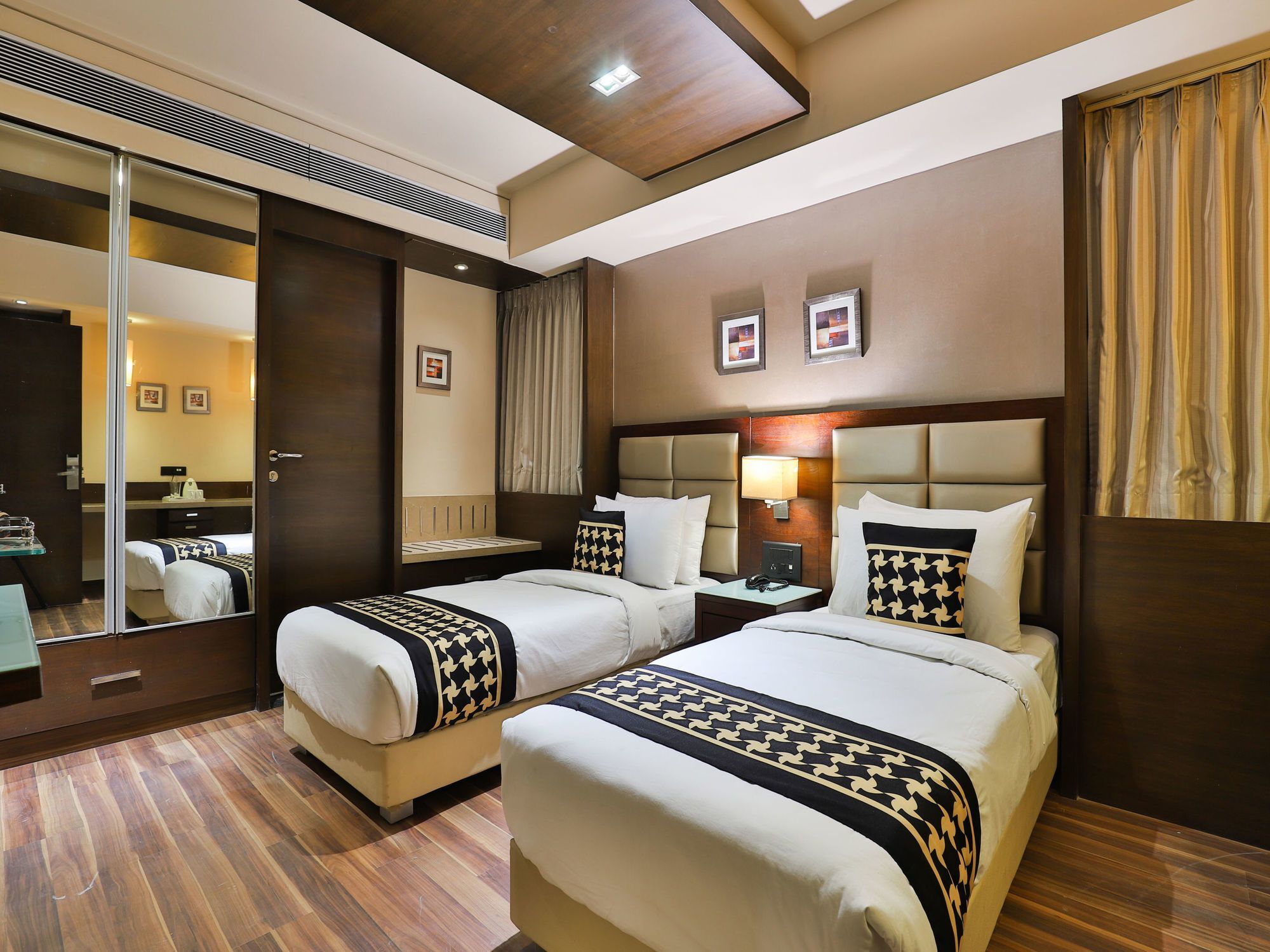 Edition O 30006 Ambawadi Hotel 3*