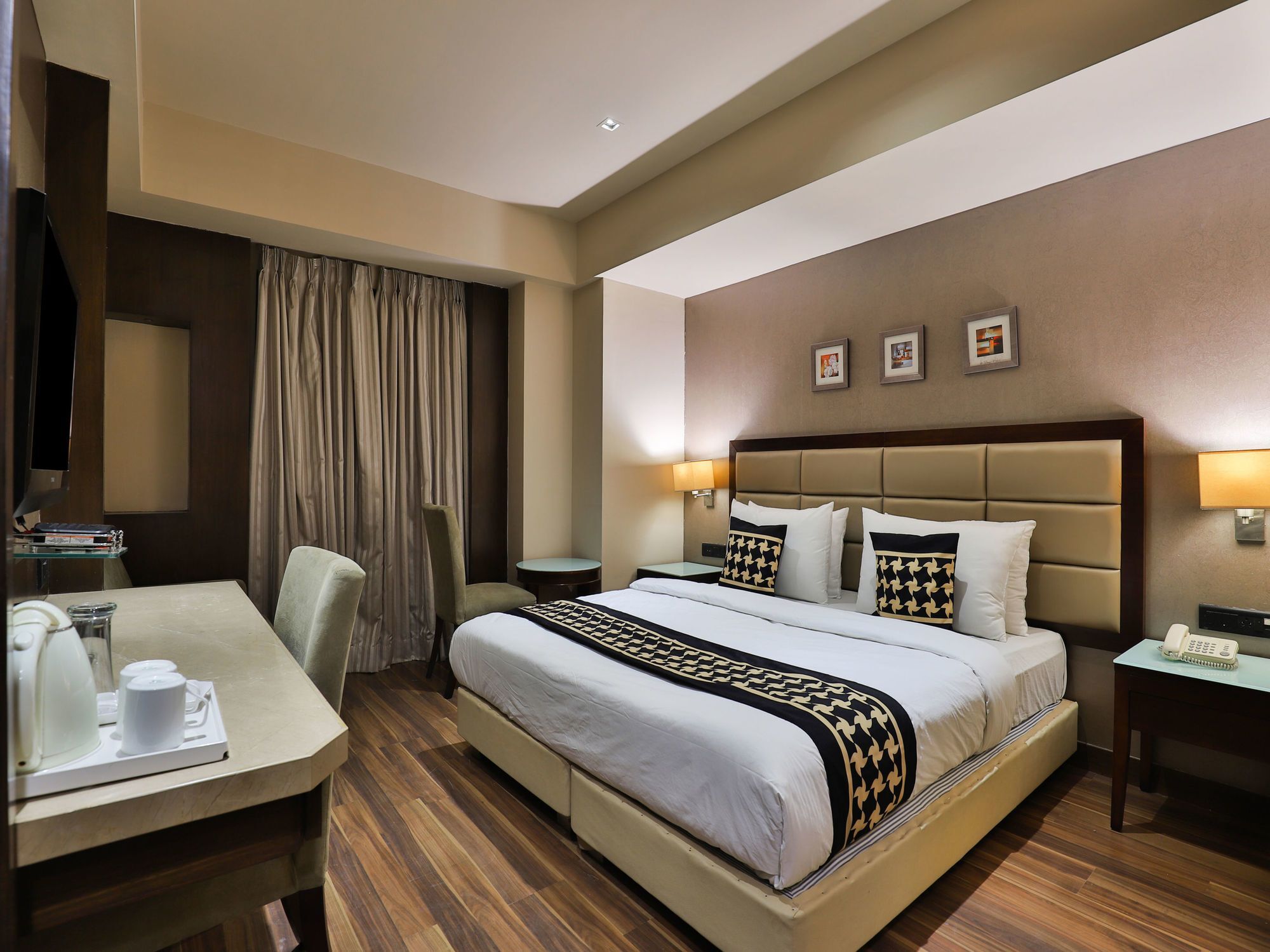 Hotel Edition O 30006 Ambawadi