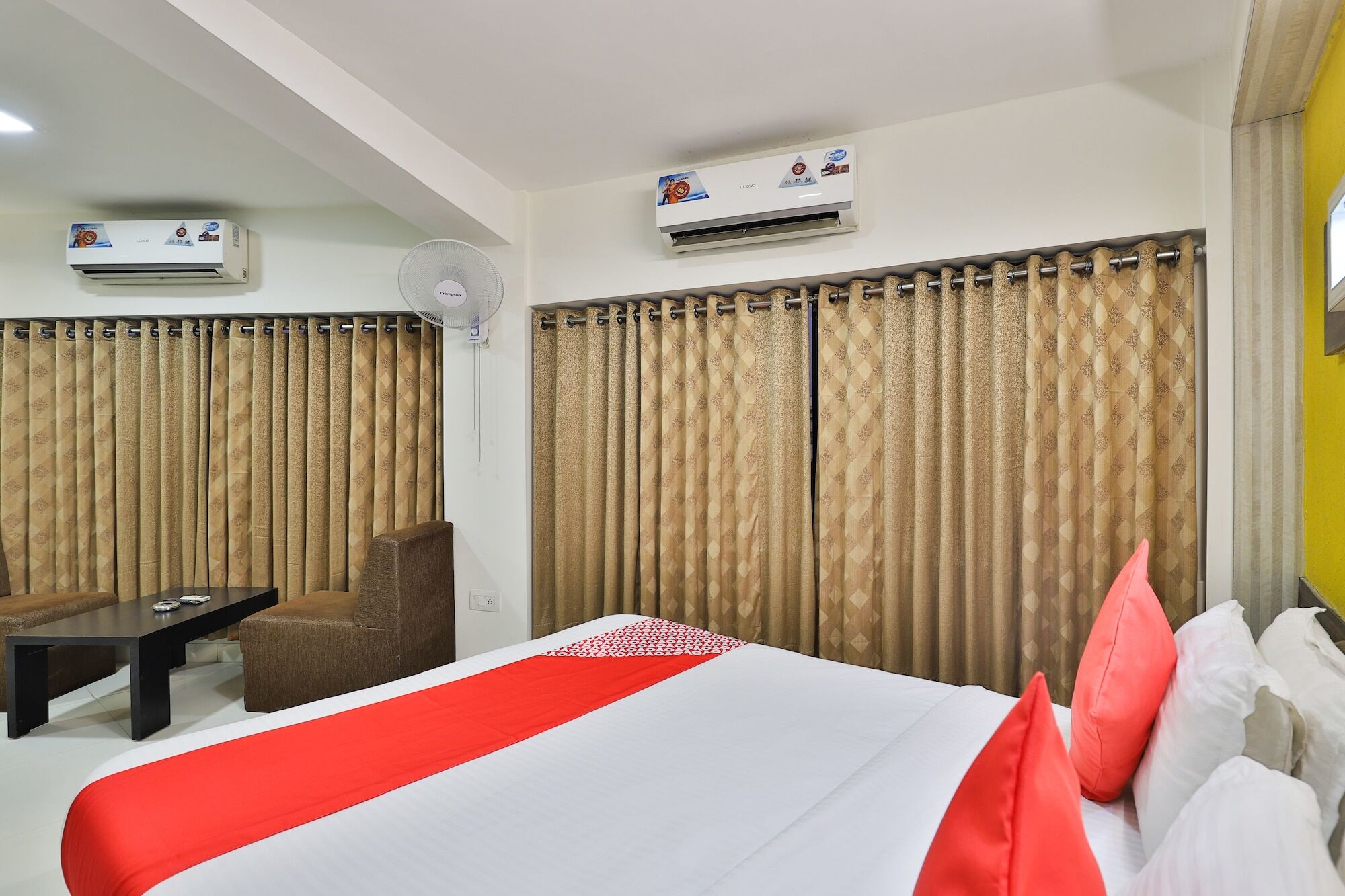 Oyo 229 Classic Hotel Ahmedabad