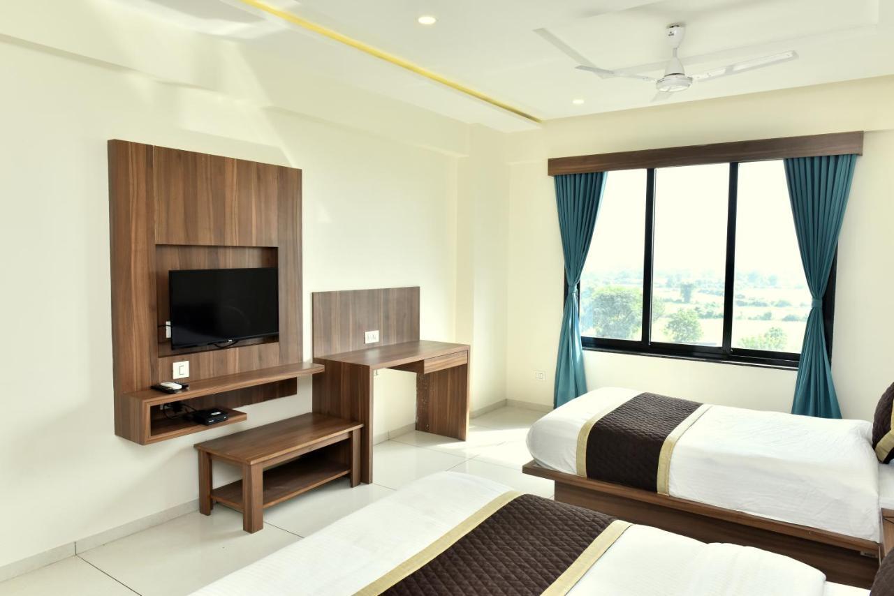 Royal Square By Sky 3* Ahmedabad