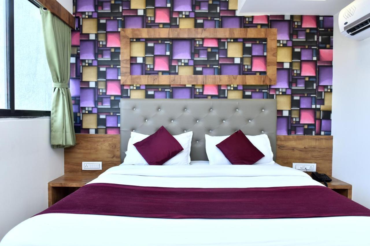 Royal King By Sky Hotel Ahmedabad
