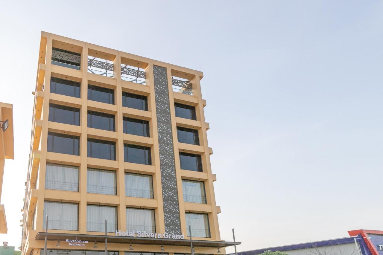 Hotel Silvera Grand Ahmedabad