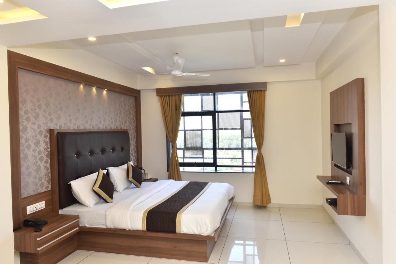 Royal Square By Sky Ahmedabad