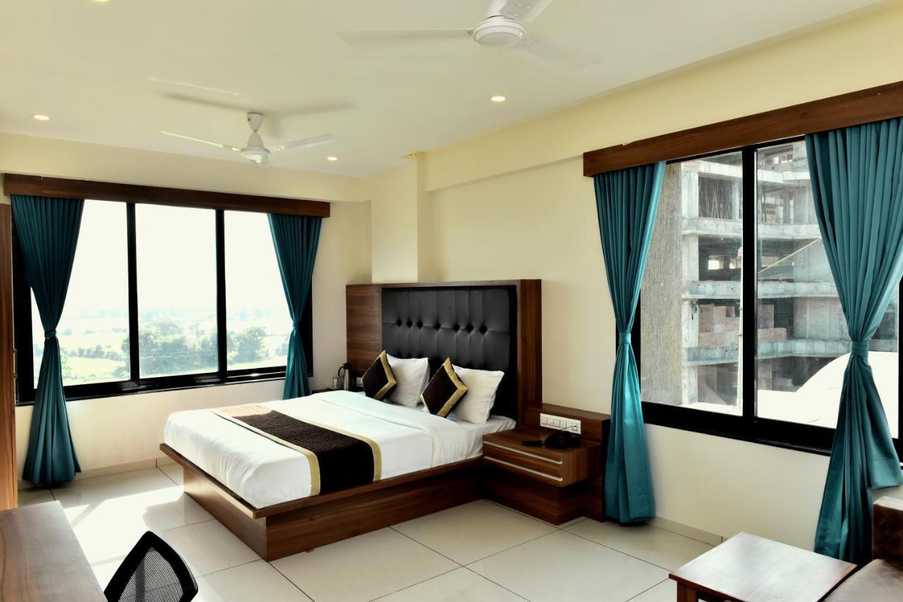 Royal Square By Sky 3*