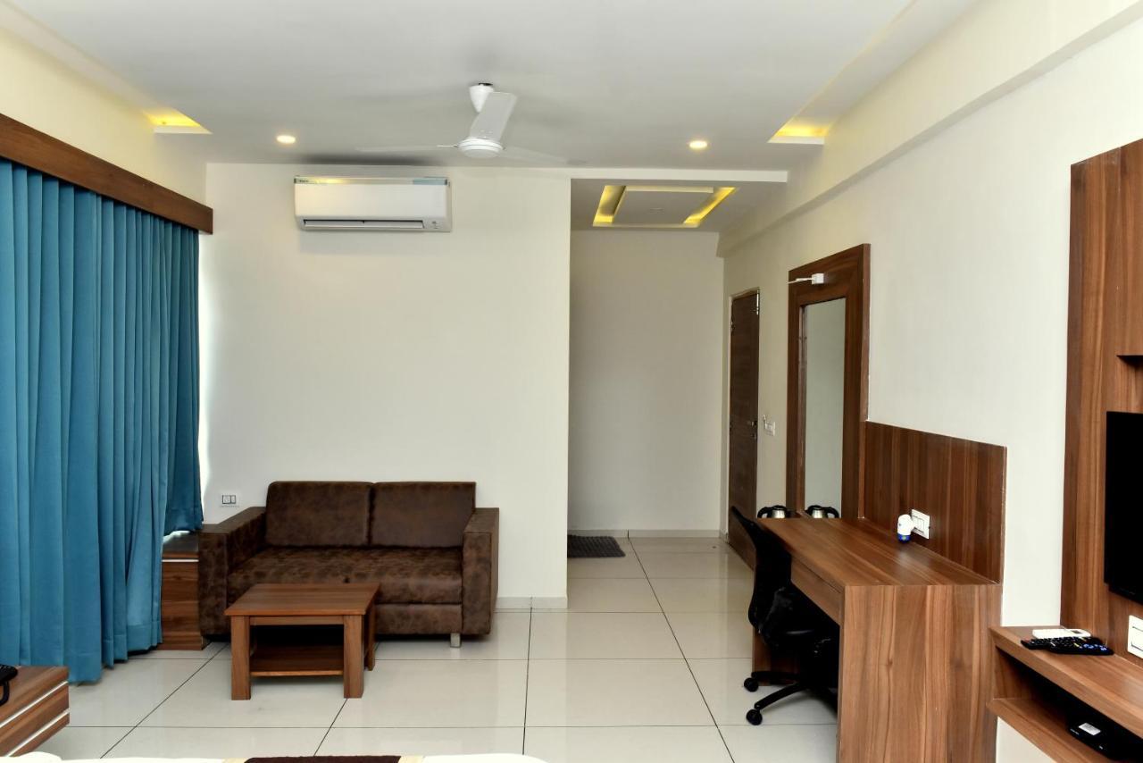 Hotel Royal Square By Sky Ahmedabad
