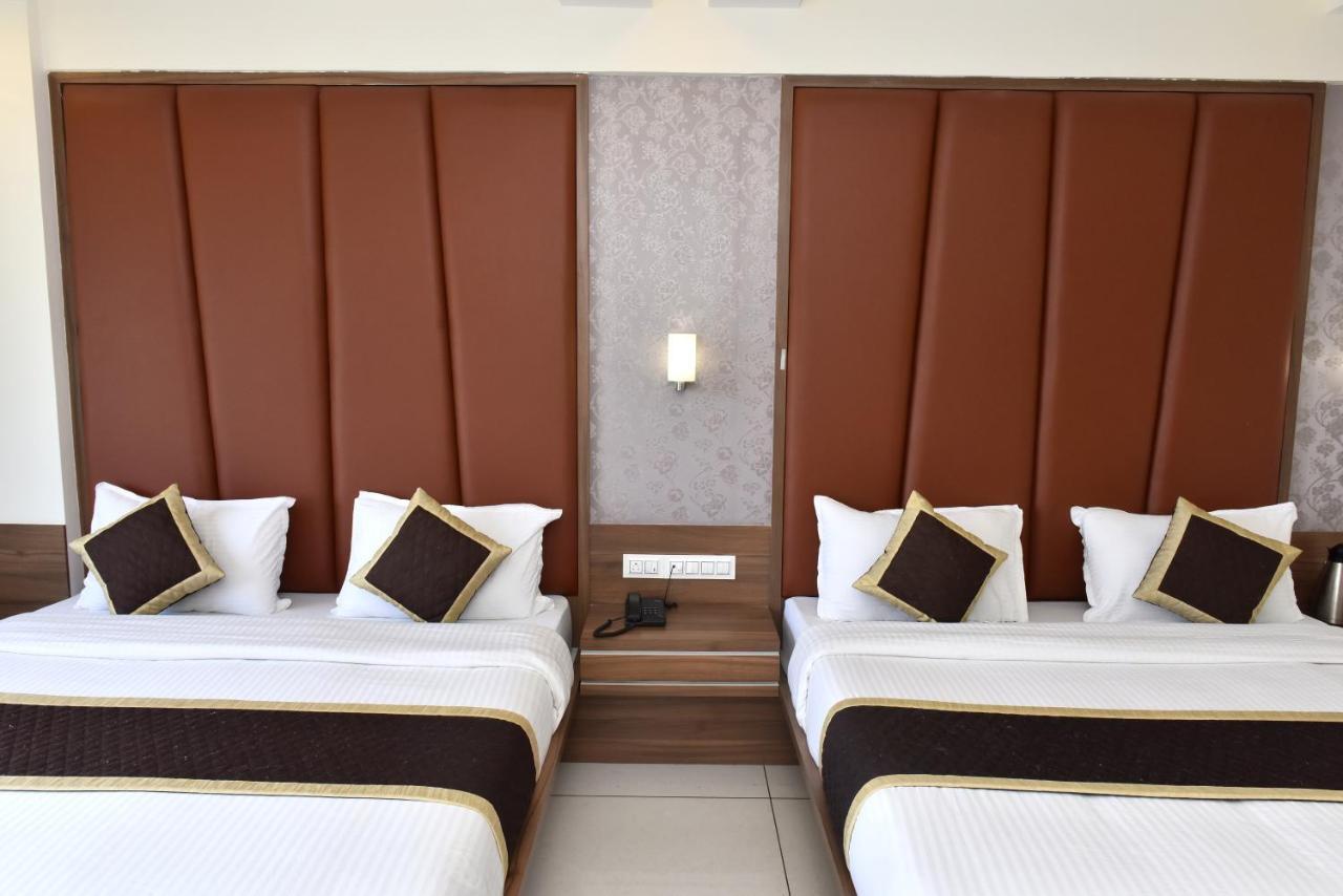 Royal Square By Sky Hotel 3*