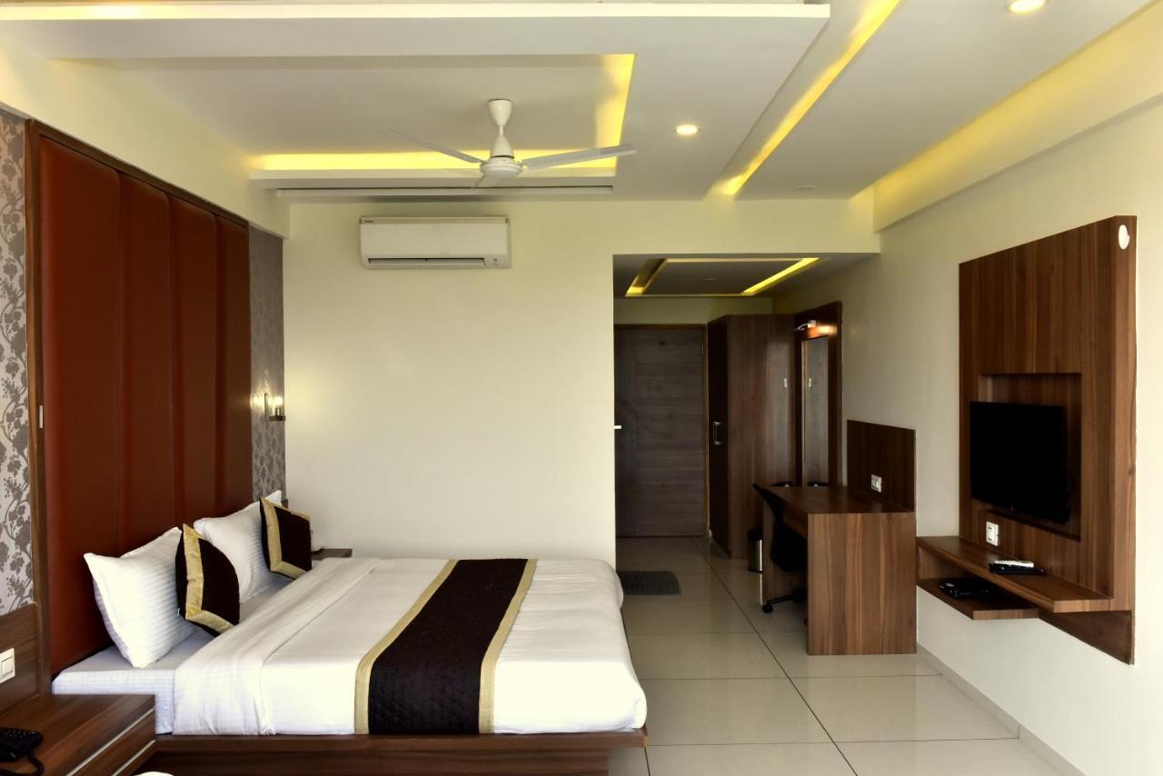 Royal Square By Sky 3*