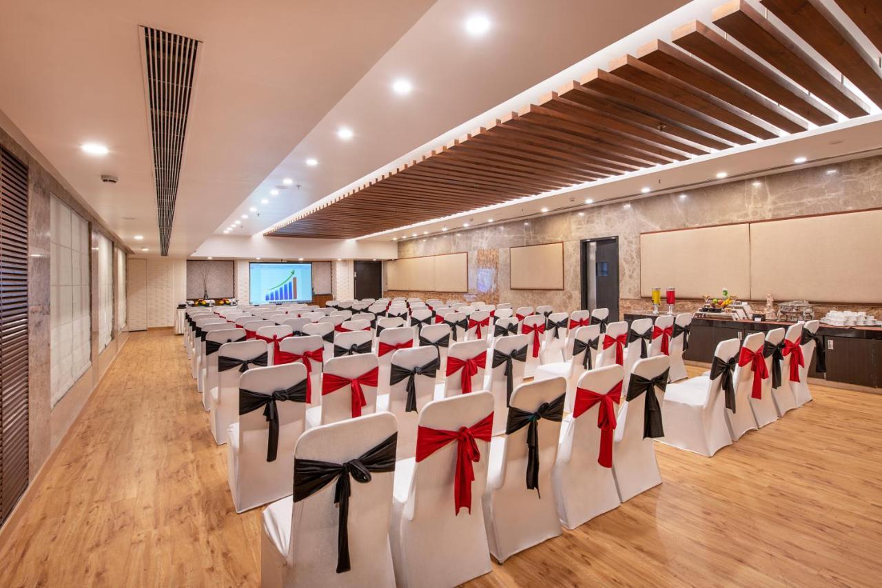 Hotel Bloomsuites L Ahmedabad